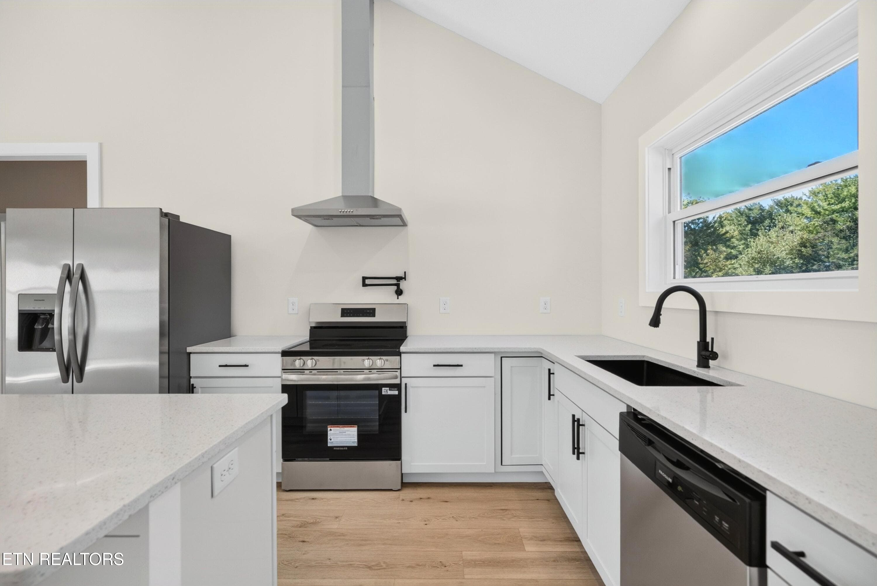 stainless appliances - 3922 Marty Drive, Morristown, TN 37814