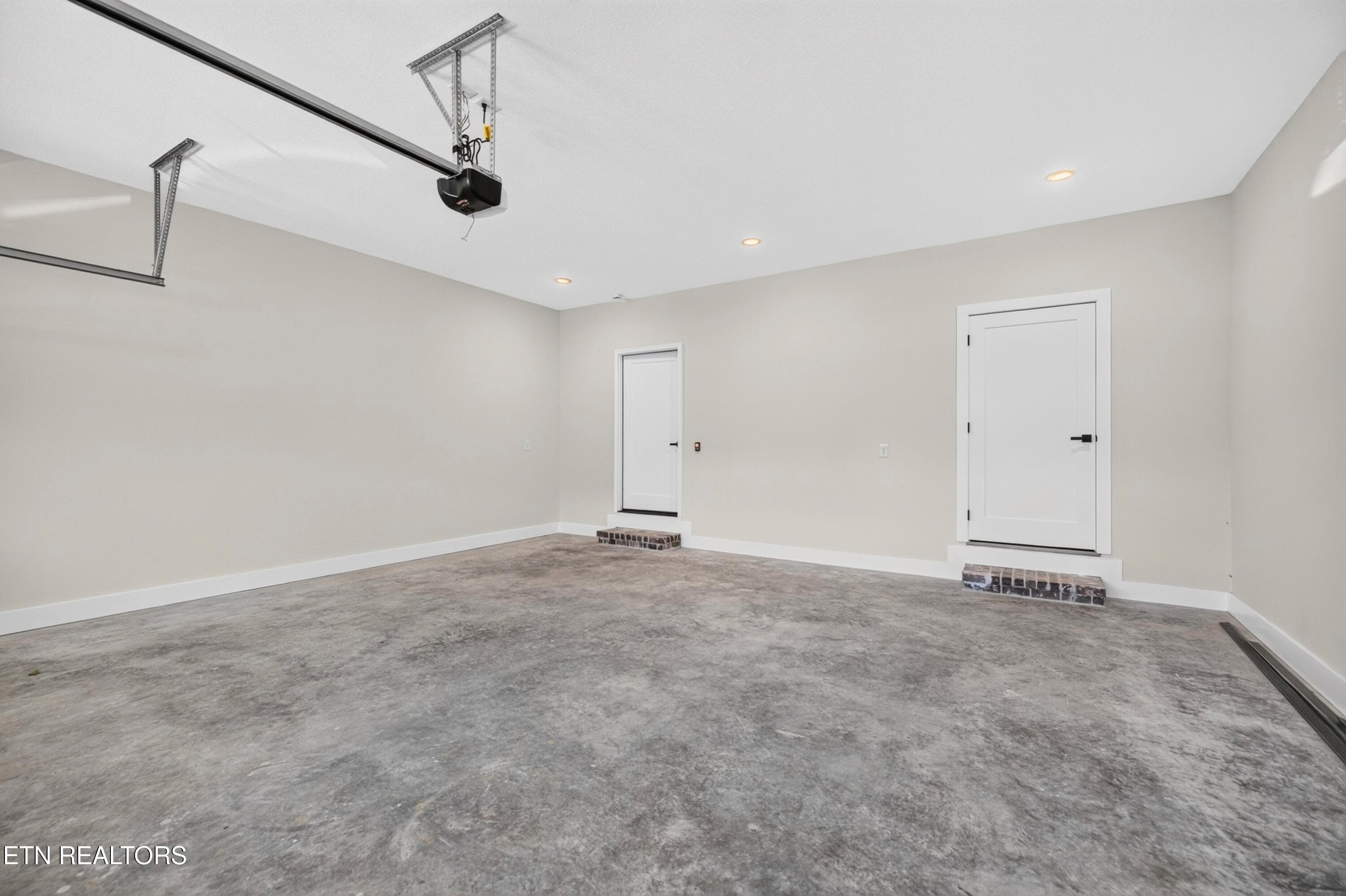 garage - 3922 Marty Drive, Morristown, TN 37814