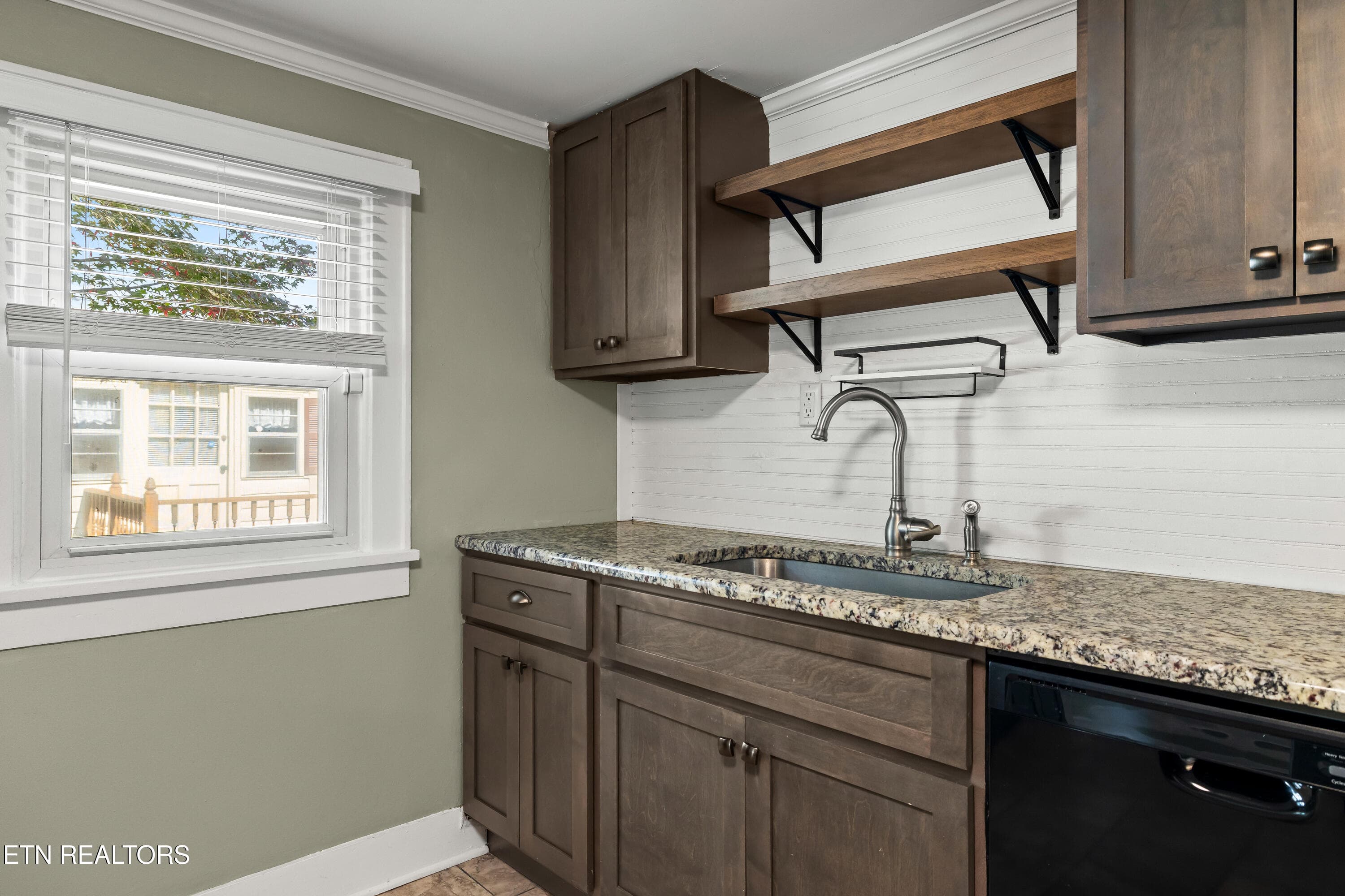 625MedarisSt-8 - 625 Medaris St, Clinton, TN 37716
