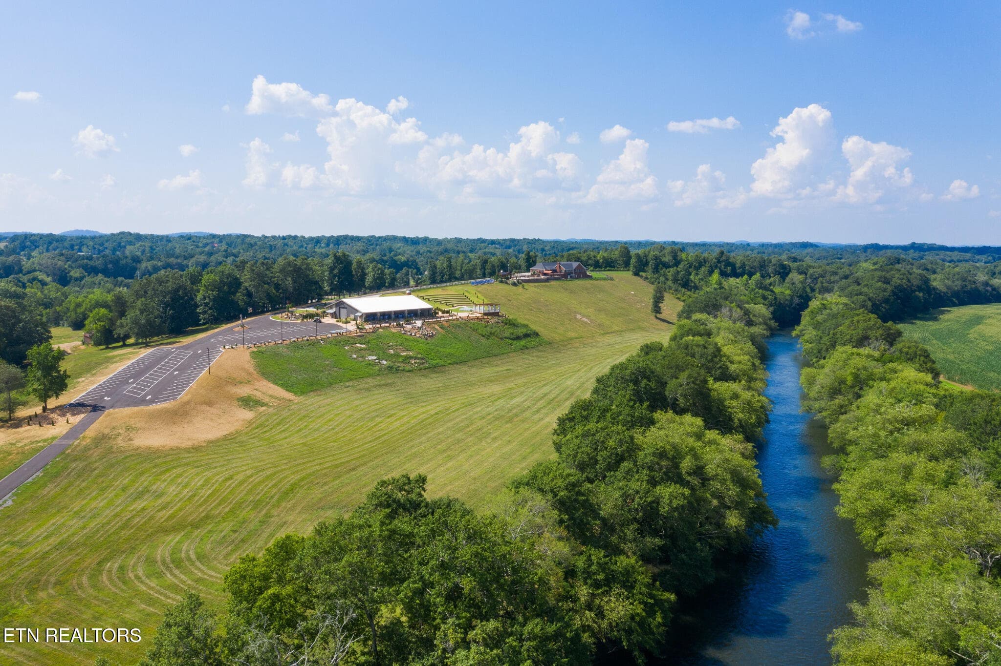 1020 Thomas Rd, Benton, TN 37307