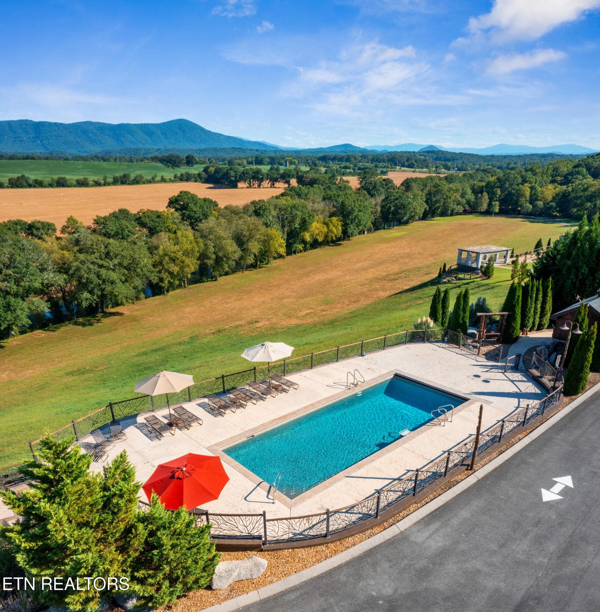 05_beyc6ad2ab0f4b9cc - 1020 Thomas Rd, Benton, TN 37307