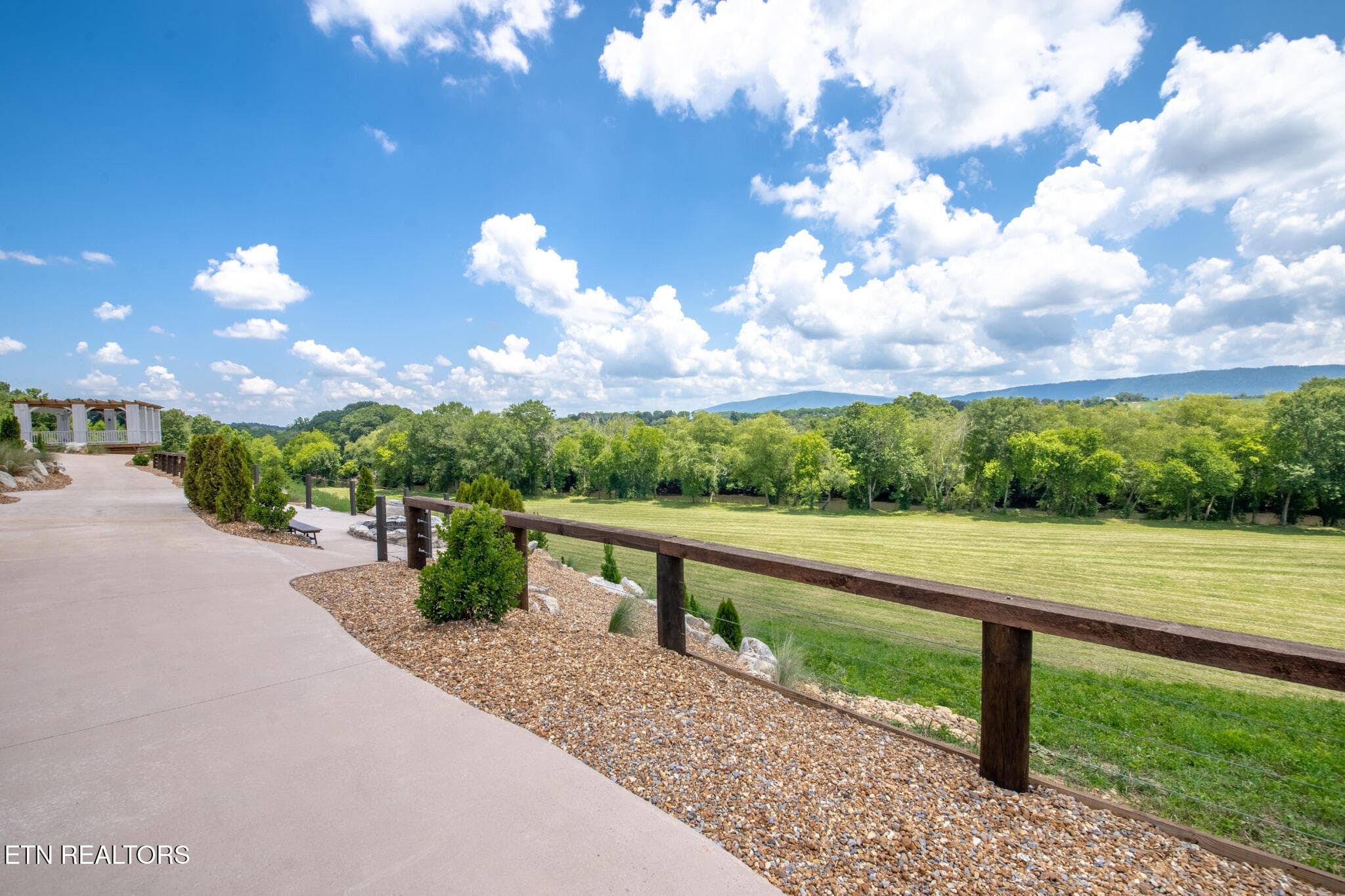 39_beyc6ad2ab81c0a17 - 1020 Thomas Rd, Benton, TN 37307