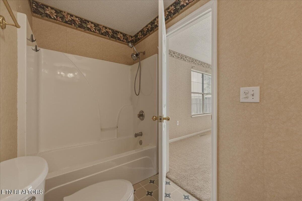 17-Primary Bath - 5906 Old Niles Ferry Pike, Greenback, TN 37742