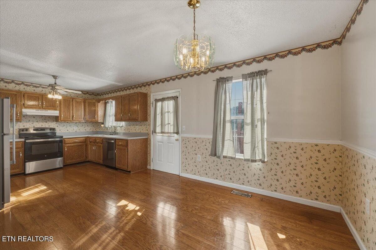 11-Dining Area - 5906 Old Niles Ferry Pike, Greenback, TN 37742