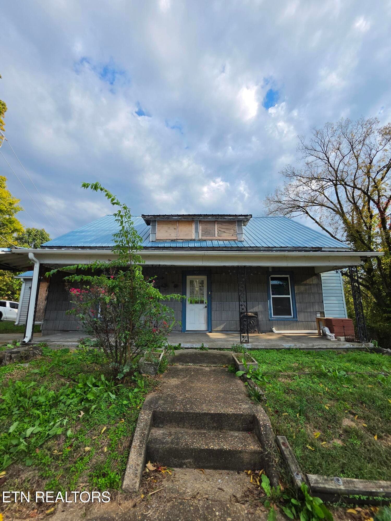 900 W Broadway St, Lenoir City, TN 37771