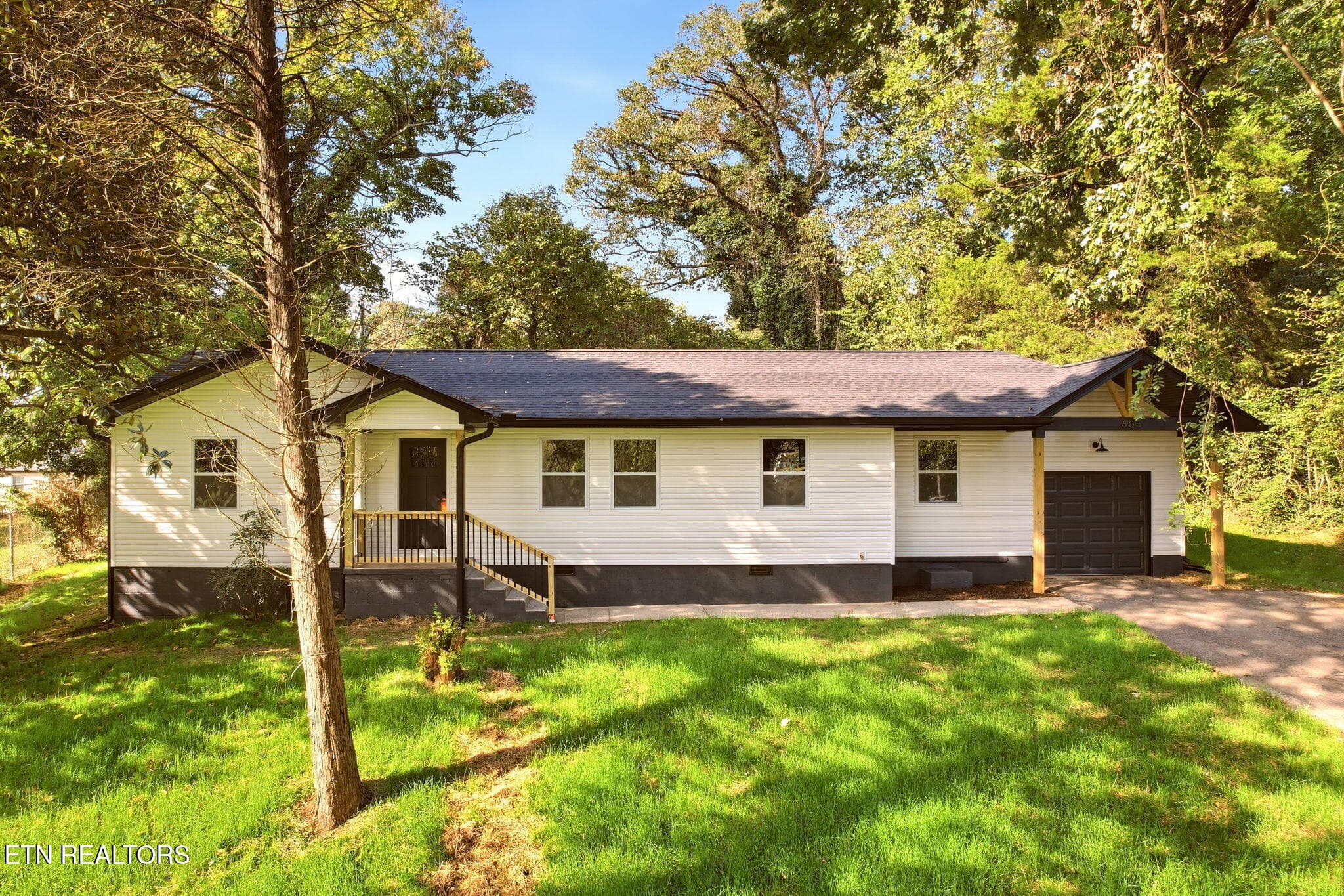 605 Forest View Rd, Knoxville, TN 37919