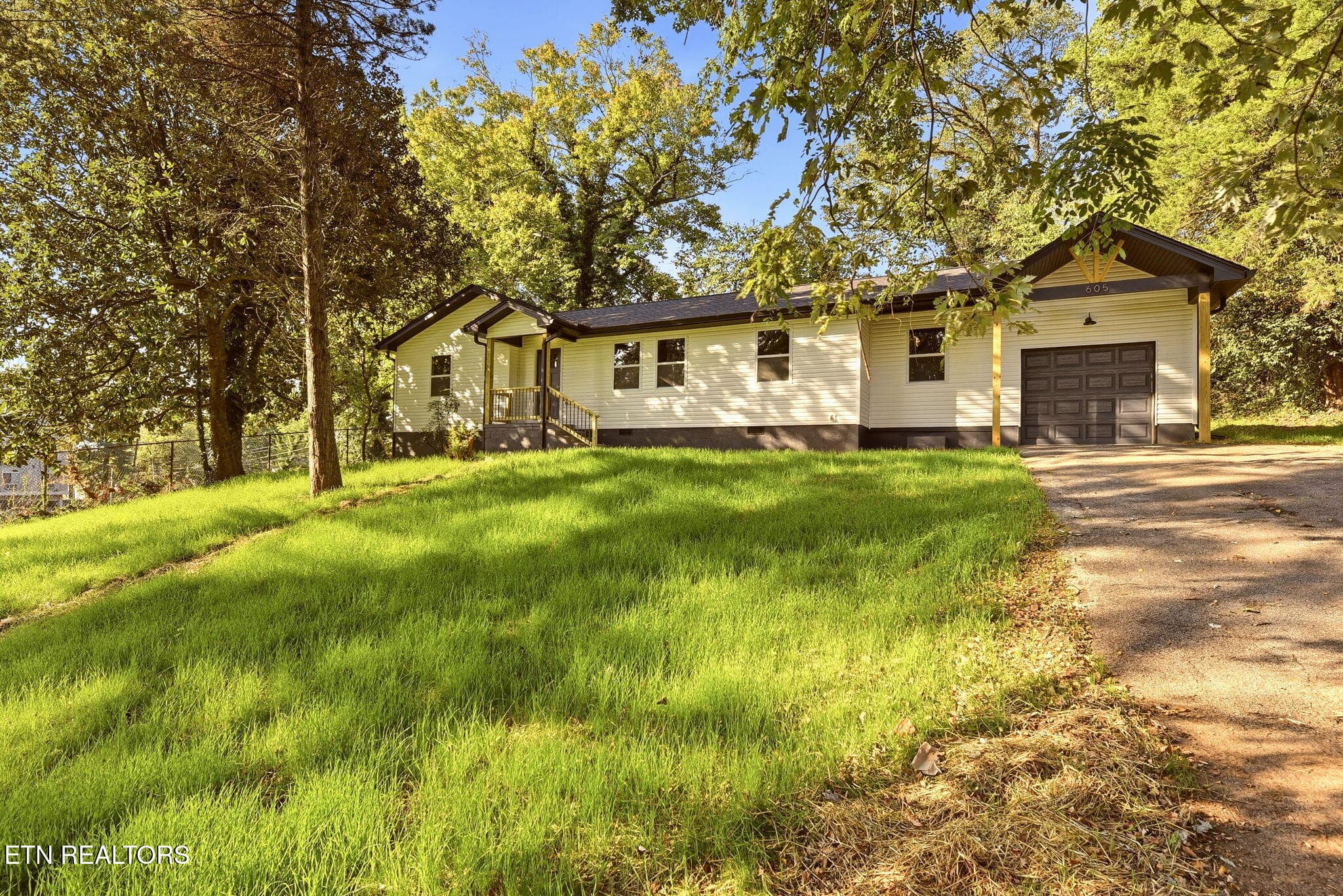 4-web-or-mls-FrstVw605 (4) - 605 Forest View Rd, Knoxville, TN 37919