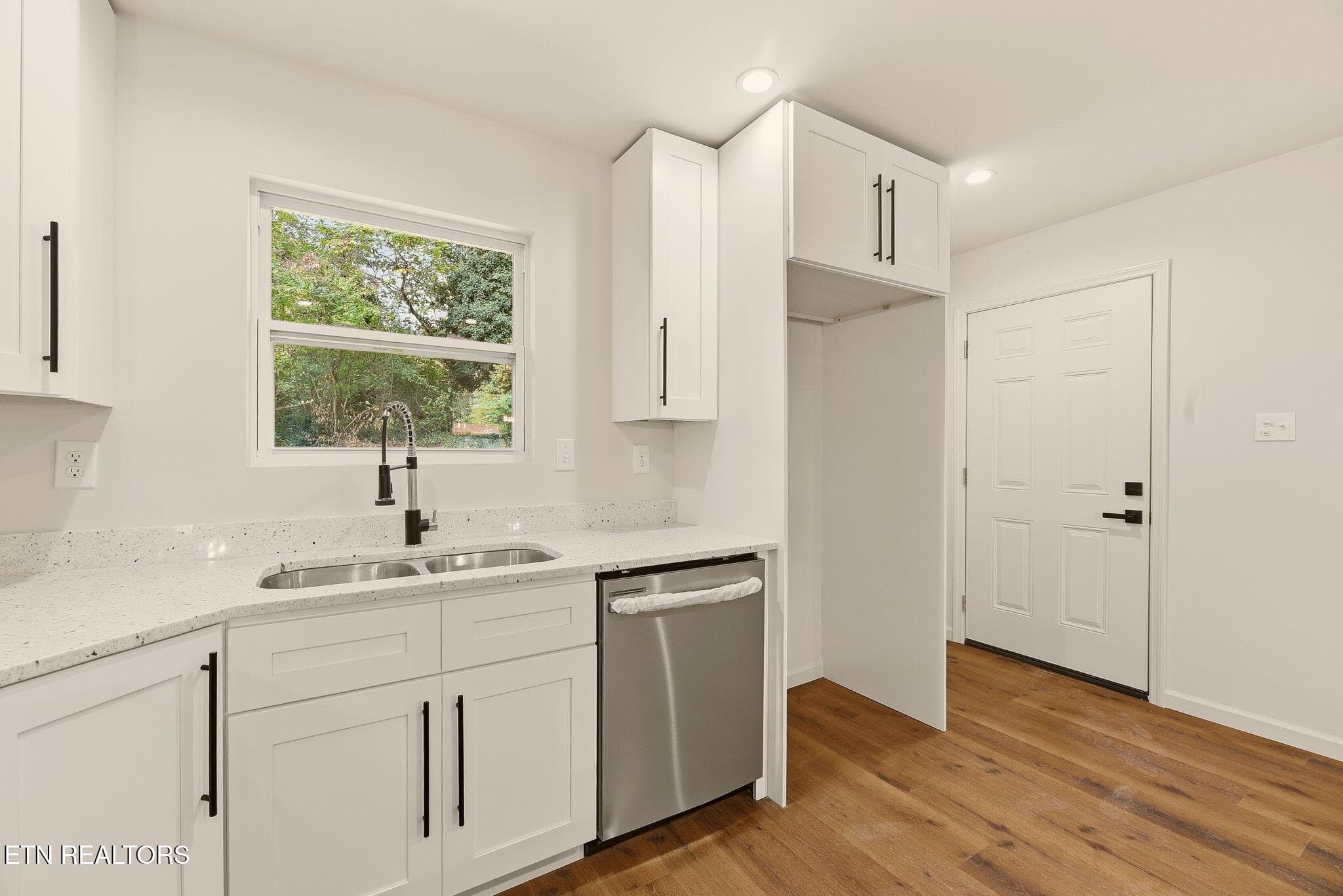 14-web-or-mls-FrstVw605 (14) - 605 Forest View Rd, Knoxville, TN 37919