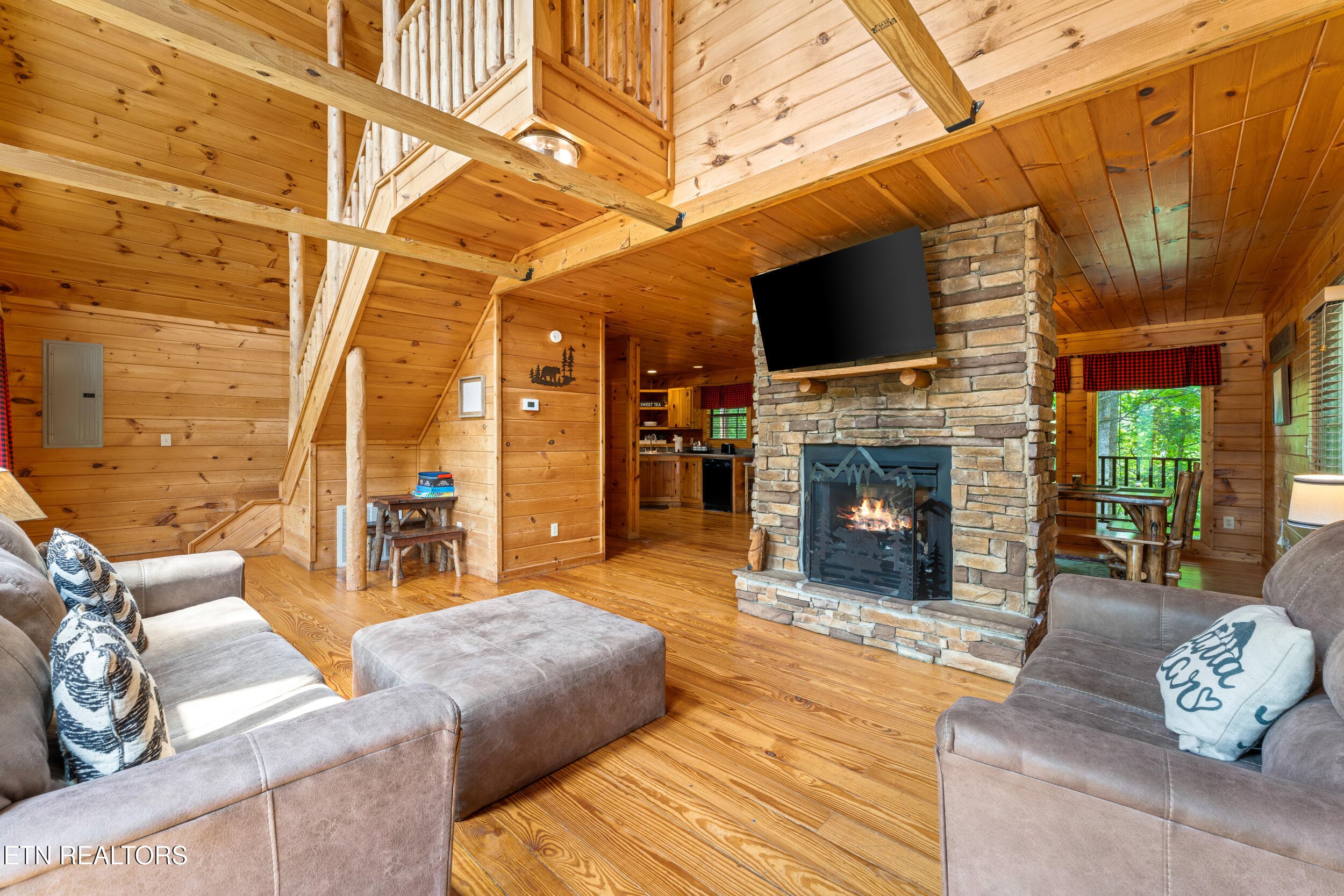 3520 bear pen gap rd-9 - 3420 No Business Way Way, Sevierville, TN 37876, Sevierville