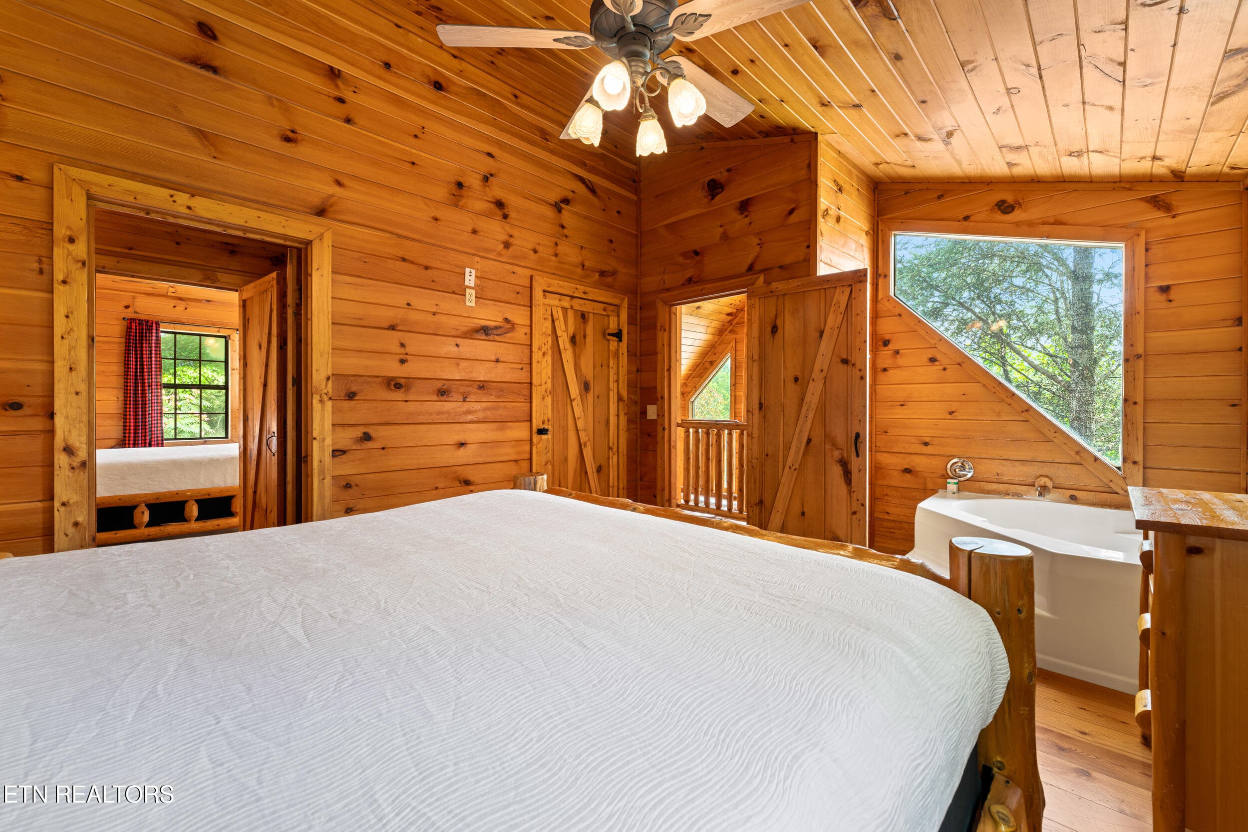 3520 bear pen gap rd-33 - 3420 No Business Way Way, Sevierville, TN 37876, Sevierville