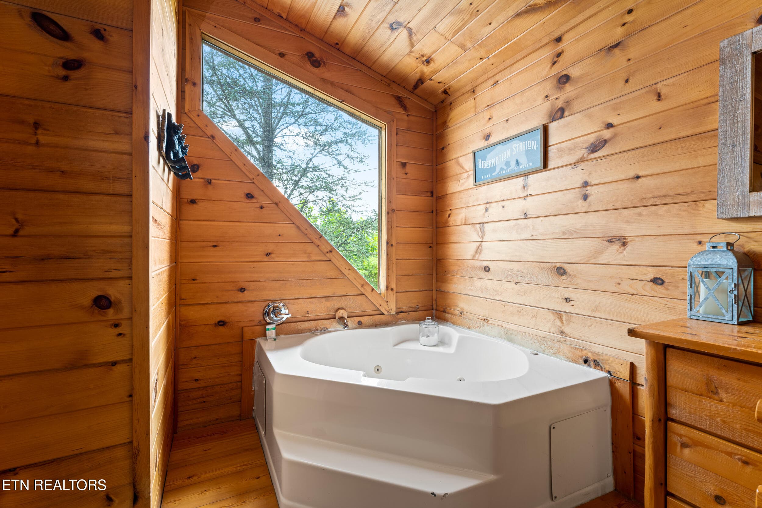 3520 bear pen gap rd-34 - 3420 No Business Way Way, Sevierville, TN 37876, Sevierville