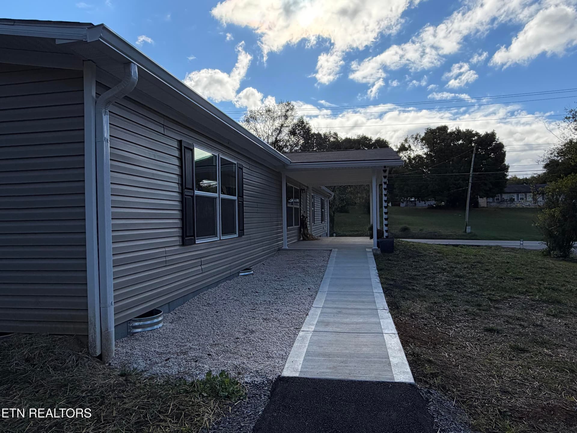 No step entry - 19185 Martel Rd, Lenoir City, TN 37772