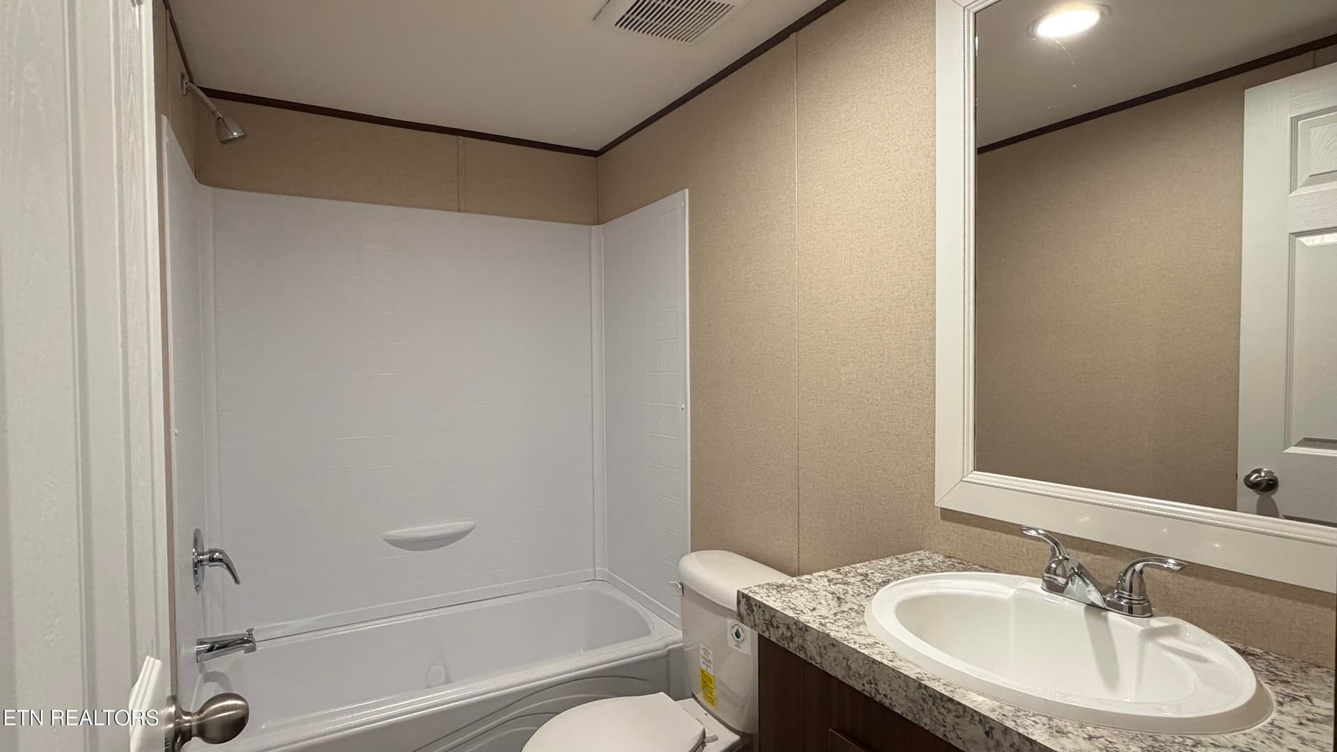 3RD Bath - 19185 Martel Rd, Lenoir City, TN 37772