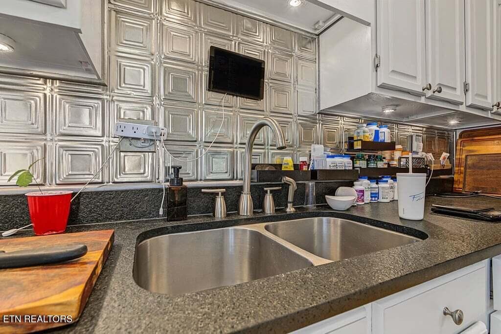 800 Wells - 800 Wells Ave, Knoxville, TN 37917