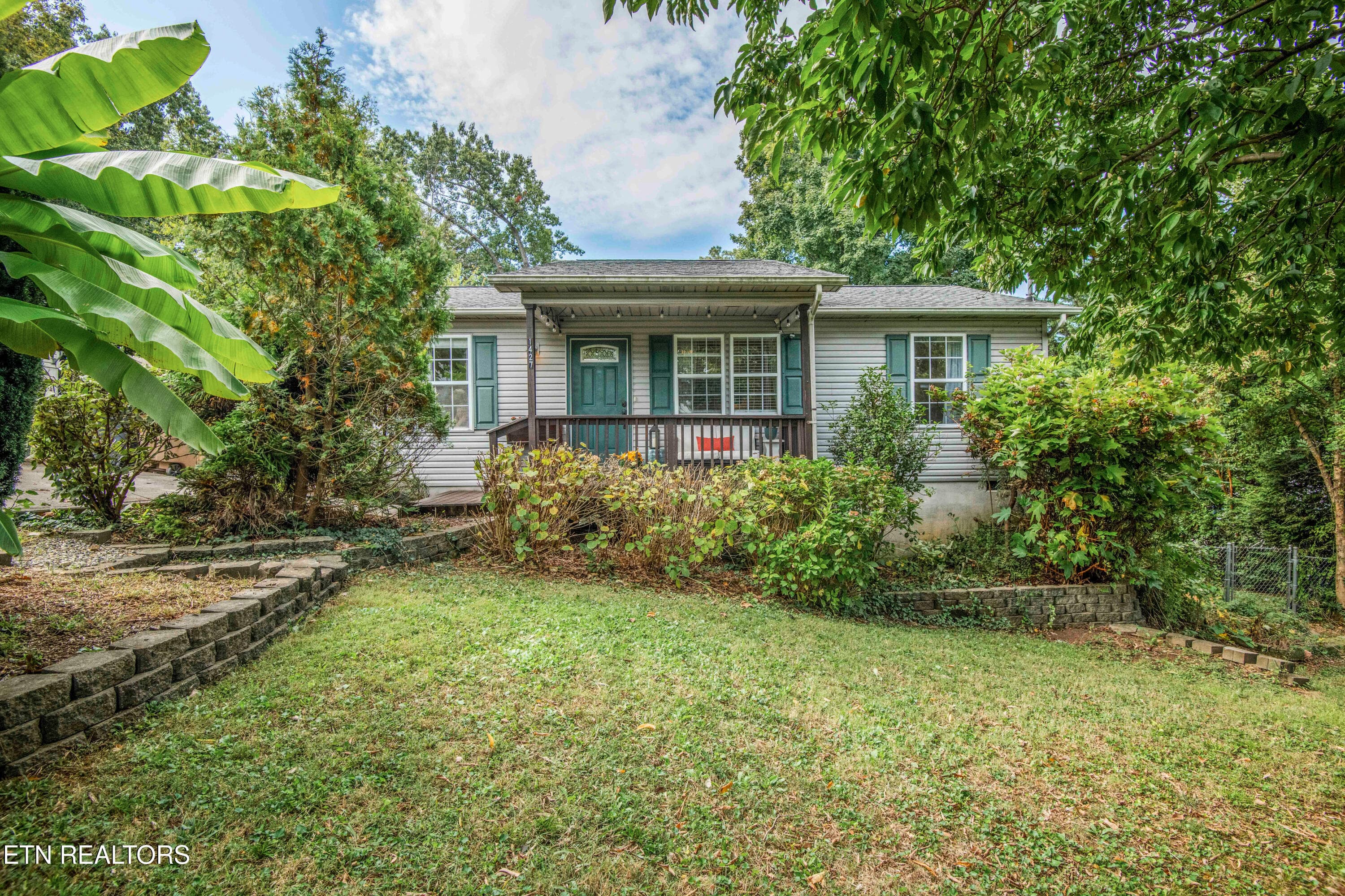 1427 McMillan St, Knoxville, TN 37917