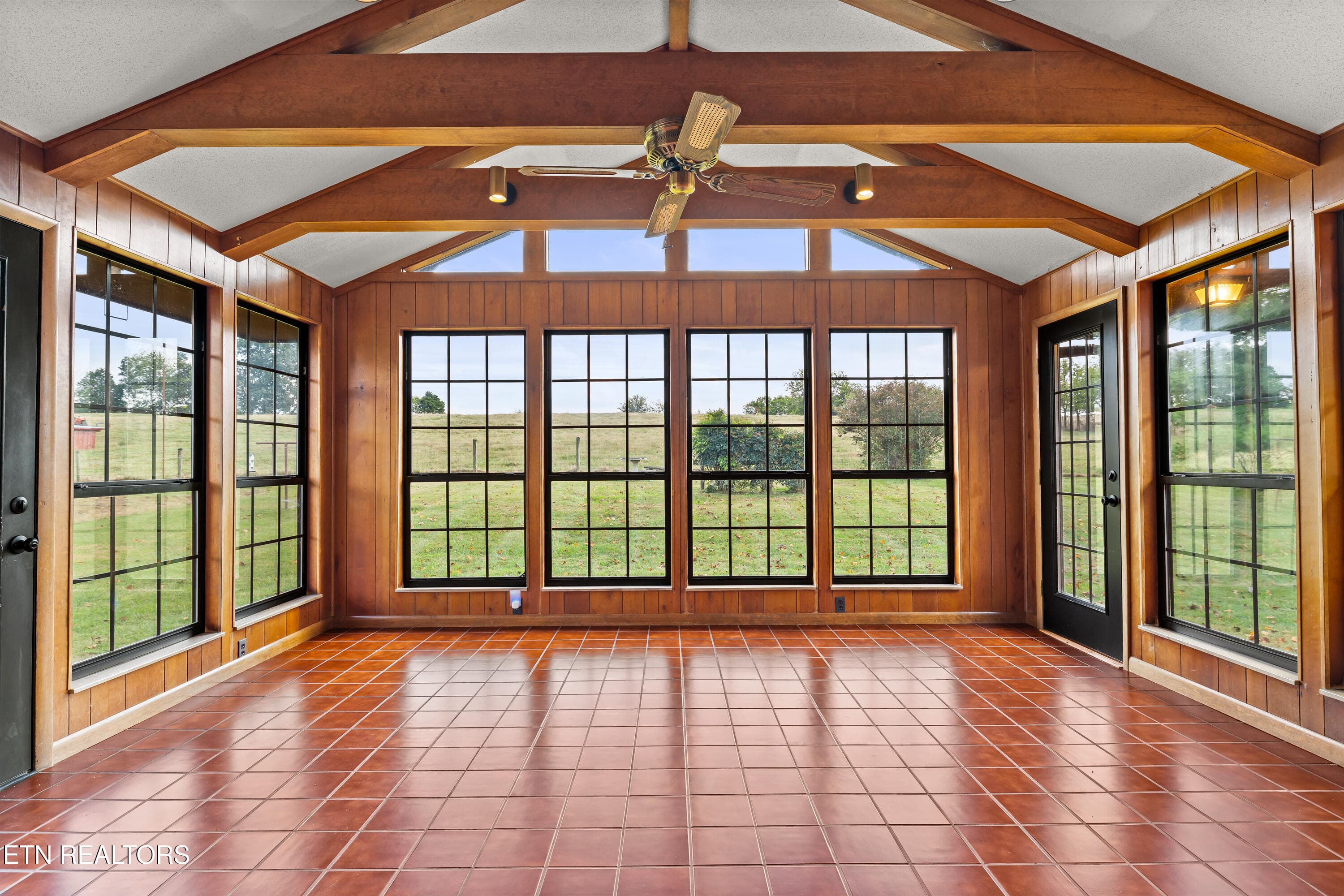 Sunroom - 5008 N Wildwood Rd, Maryville, TN 37804