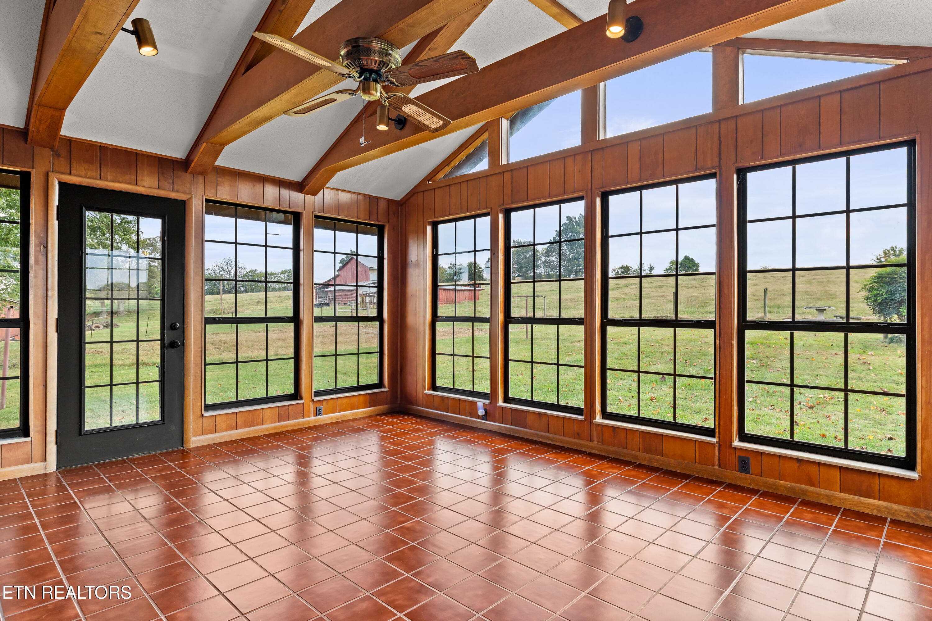 Sunroom - 5008 N Wildwood Rd, Maryville, TN 37804