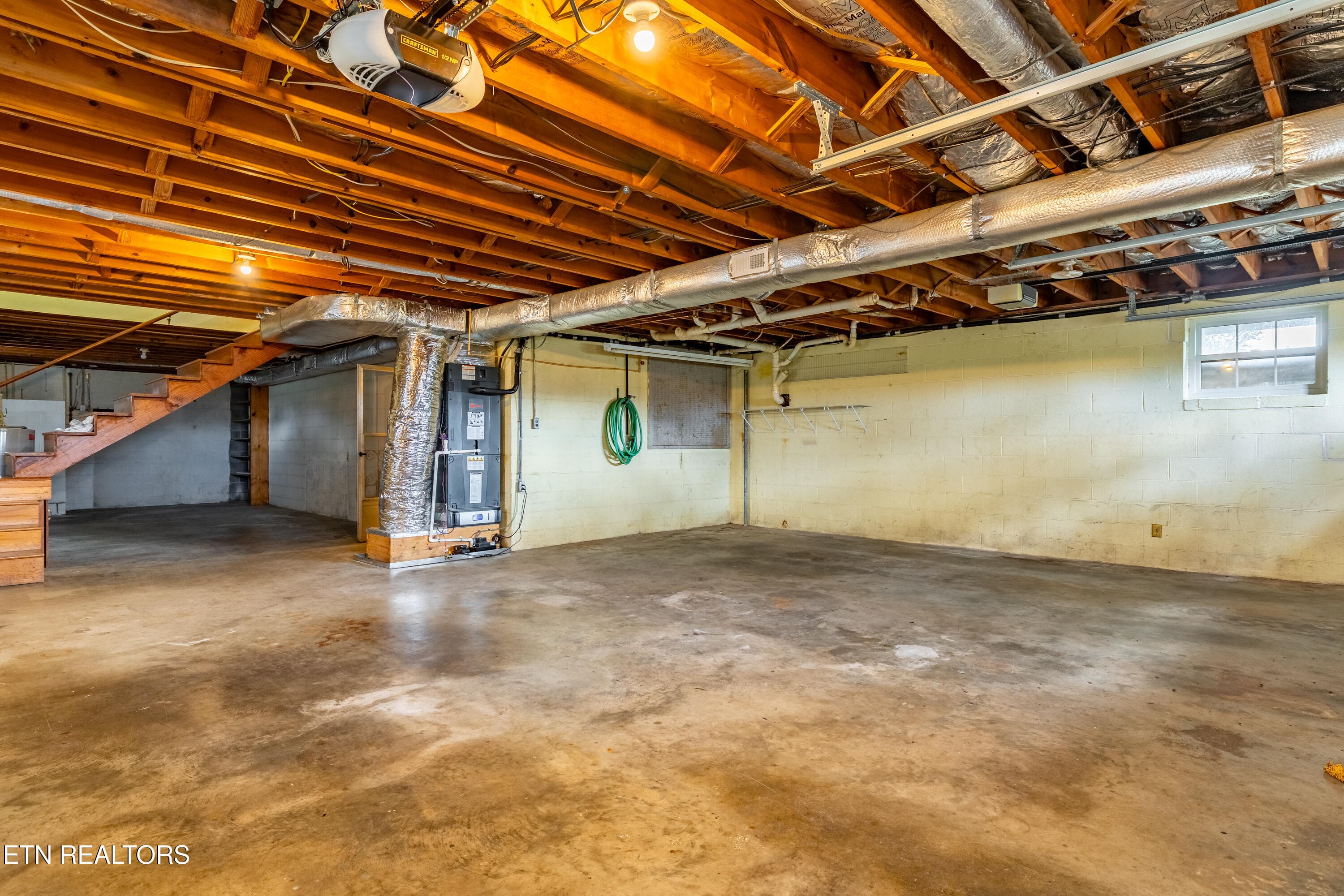 Basement garage - 5008 N Wildwood Rd, Maryville, TN 37804