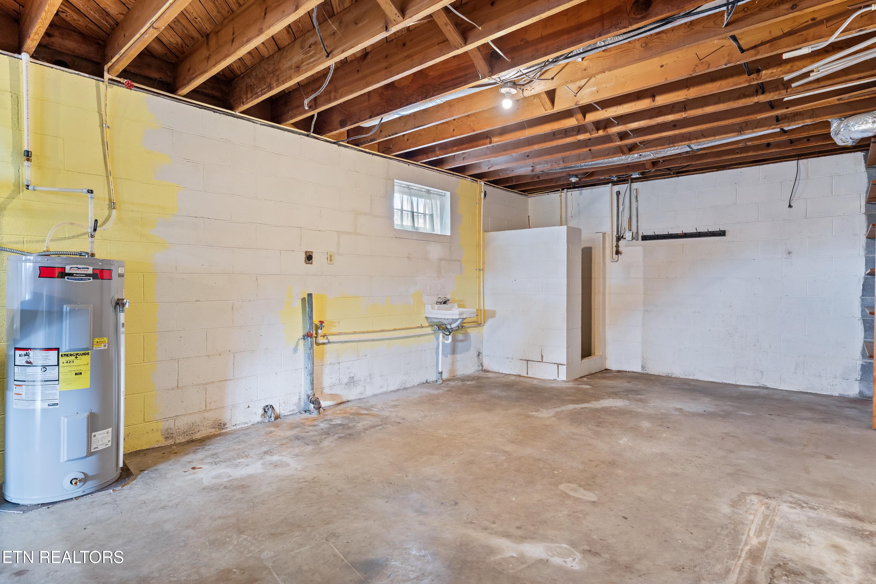 Laundry area and utility half bath - 5008 N Wildwood Rd, Maryville, TN 37804