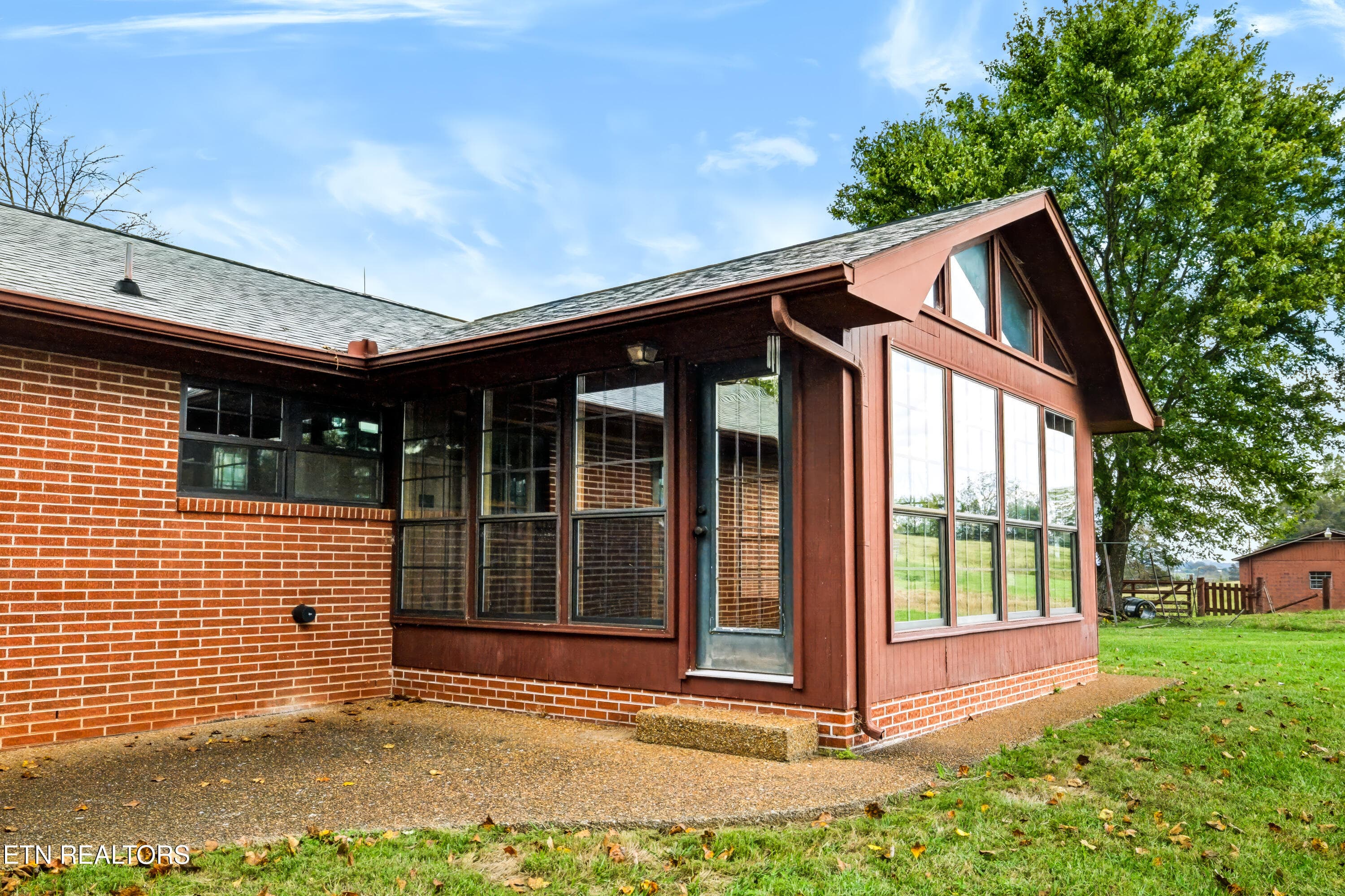 Sunroom - 5008 N Wildwood Rd, Maryville, TN 37804