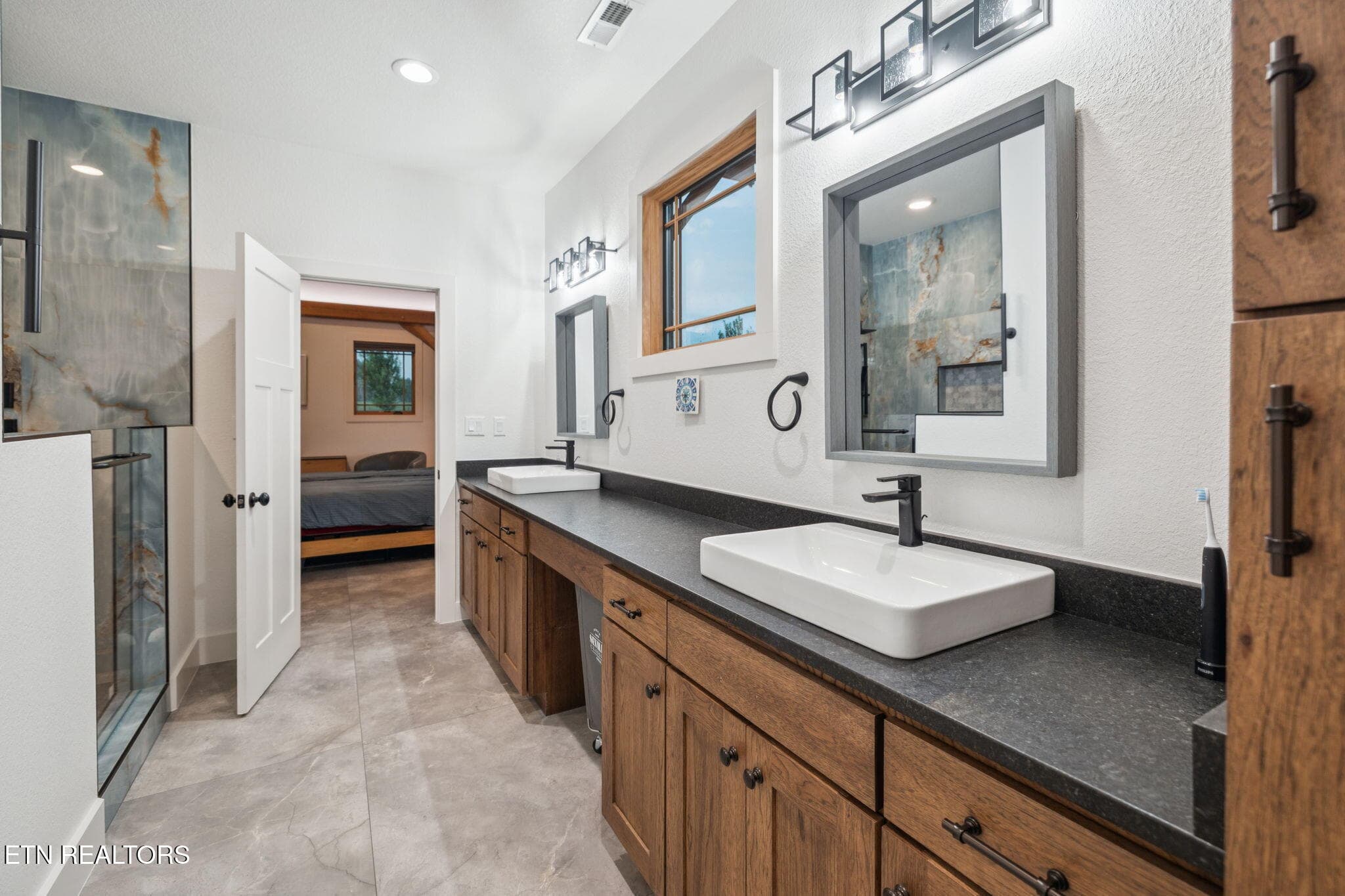 Master Bath - 3173 Genesis Rd, Crossville, TN 38571