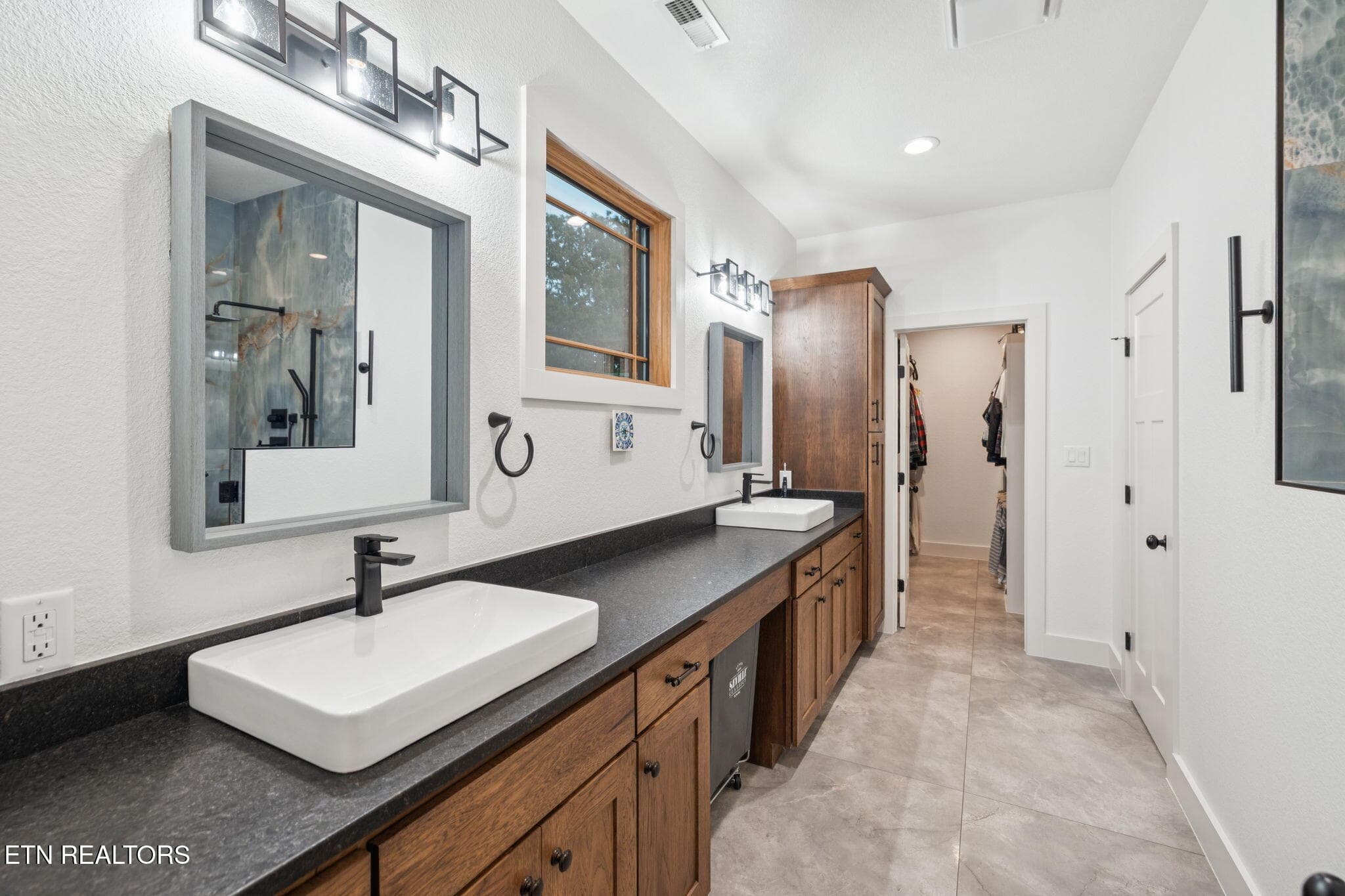 Master Bath - 3173 Genesis Rd, Crossville, TN 38571