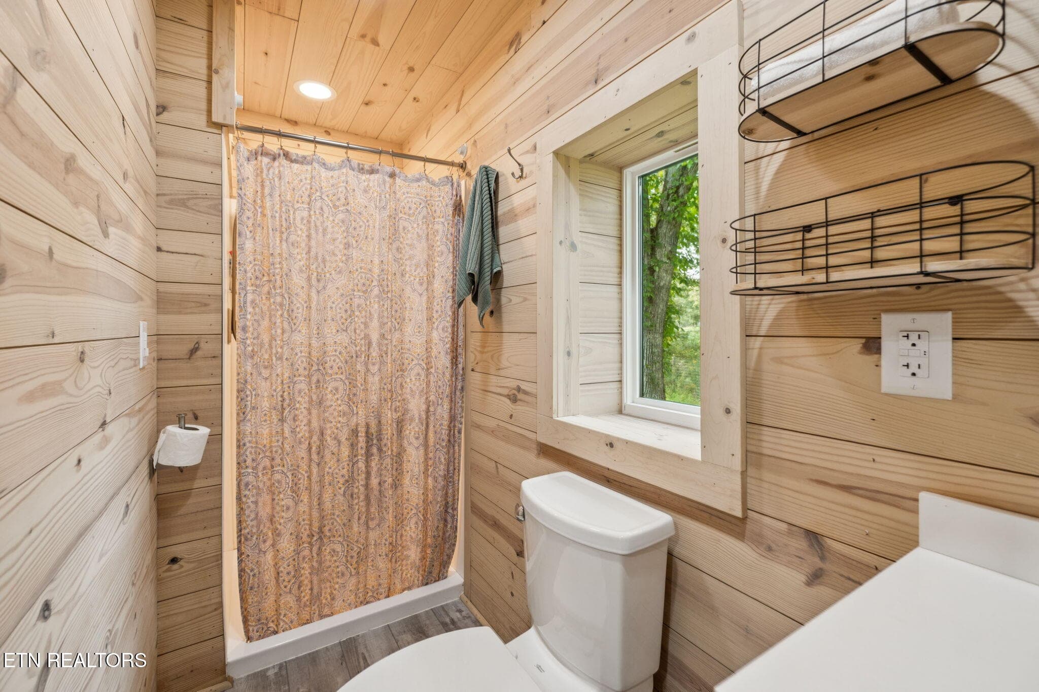 2nd Home Bathroom - 3173 Genesis Rd, Crossville, TN 38571