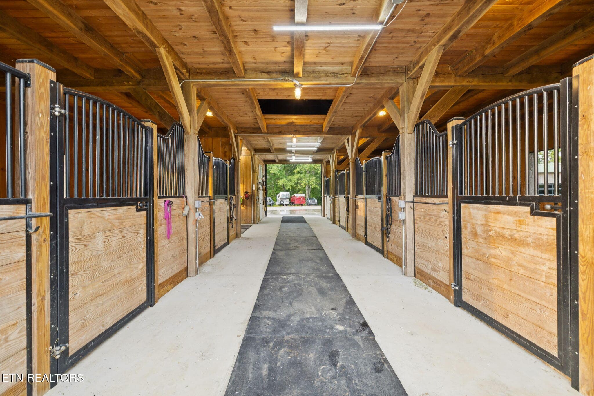 Stalls - 3173 Genesis Rd, Crossville, TN 38571