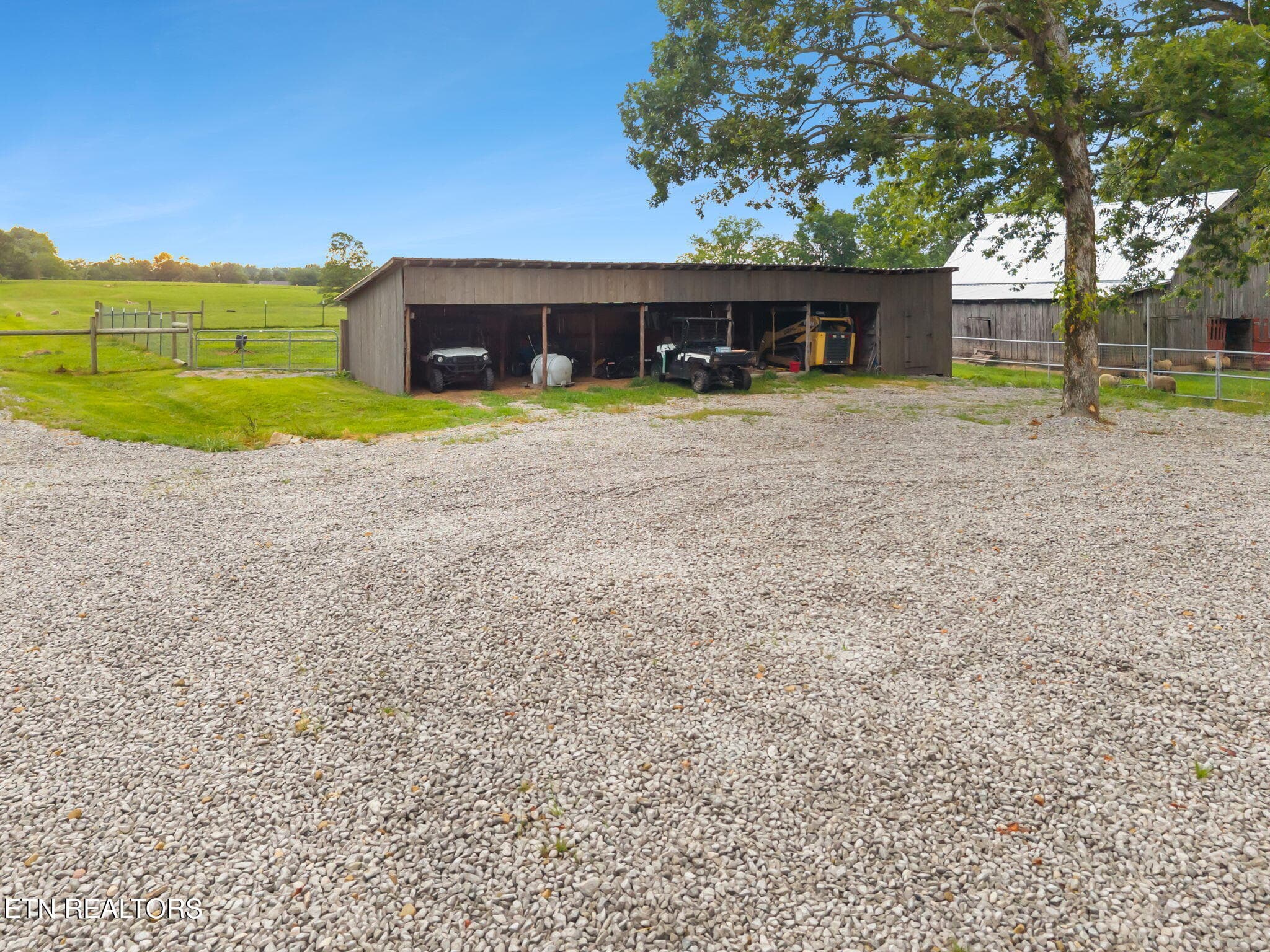 Lean to - 3173 Genesis Rd, Crossville, TN 38571