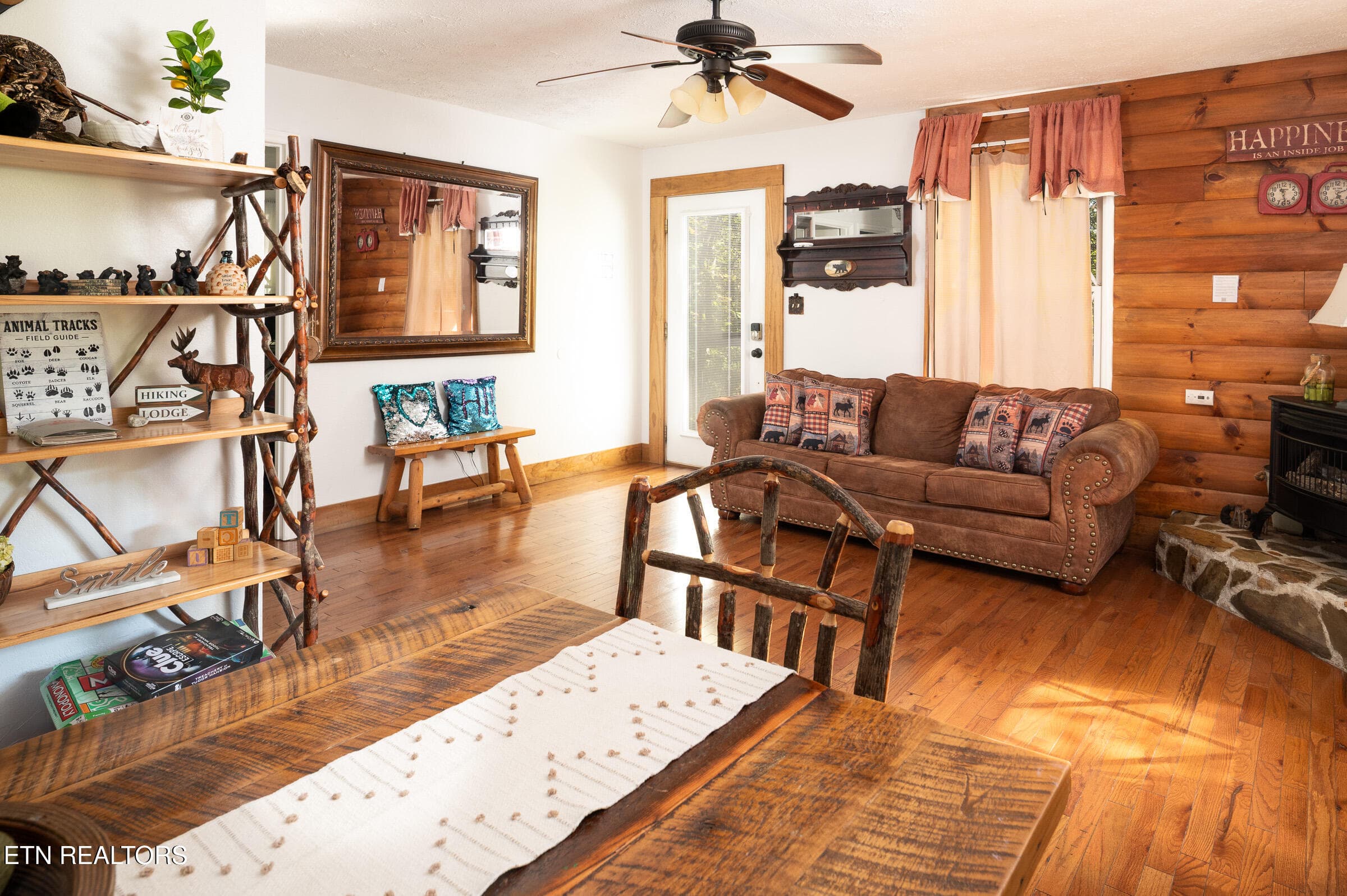 Living and kitchen - 2652 Sunset Rd, Sevierville, TN 37862