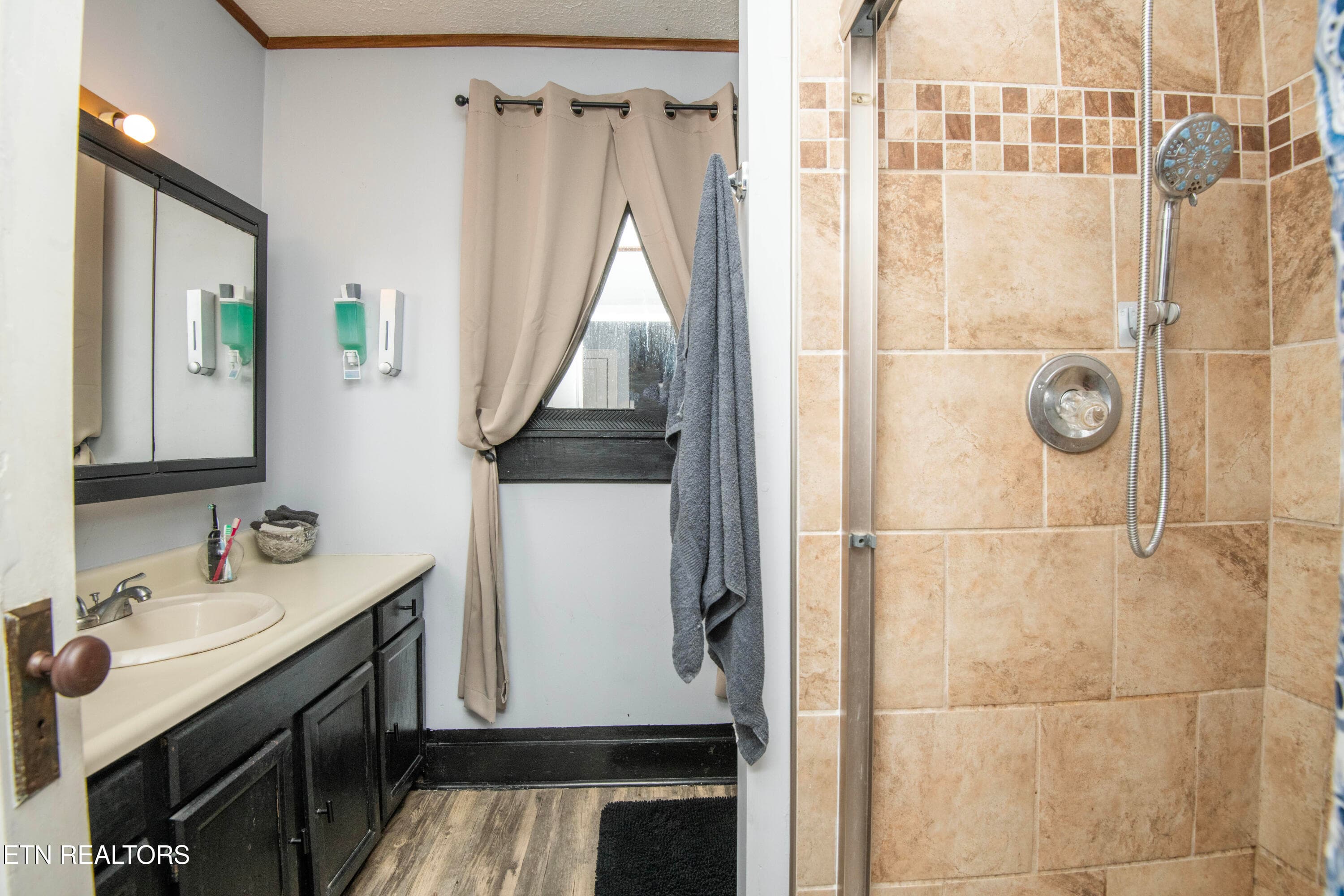 bath - 8507 Old Rutledge Pike, Knoxville, TN 37924