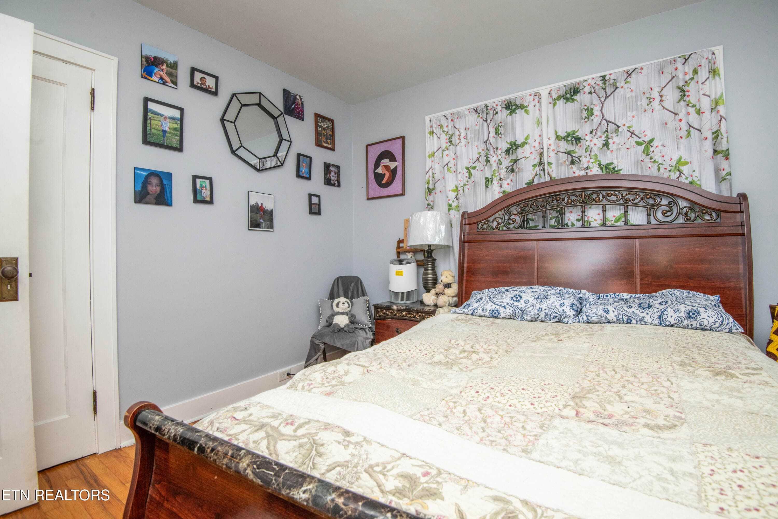bed - 8507 Old Rutledge Pike, Knoxville, TN 37924