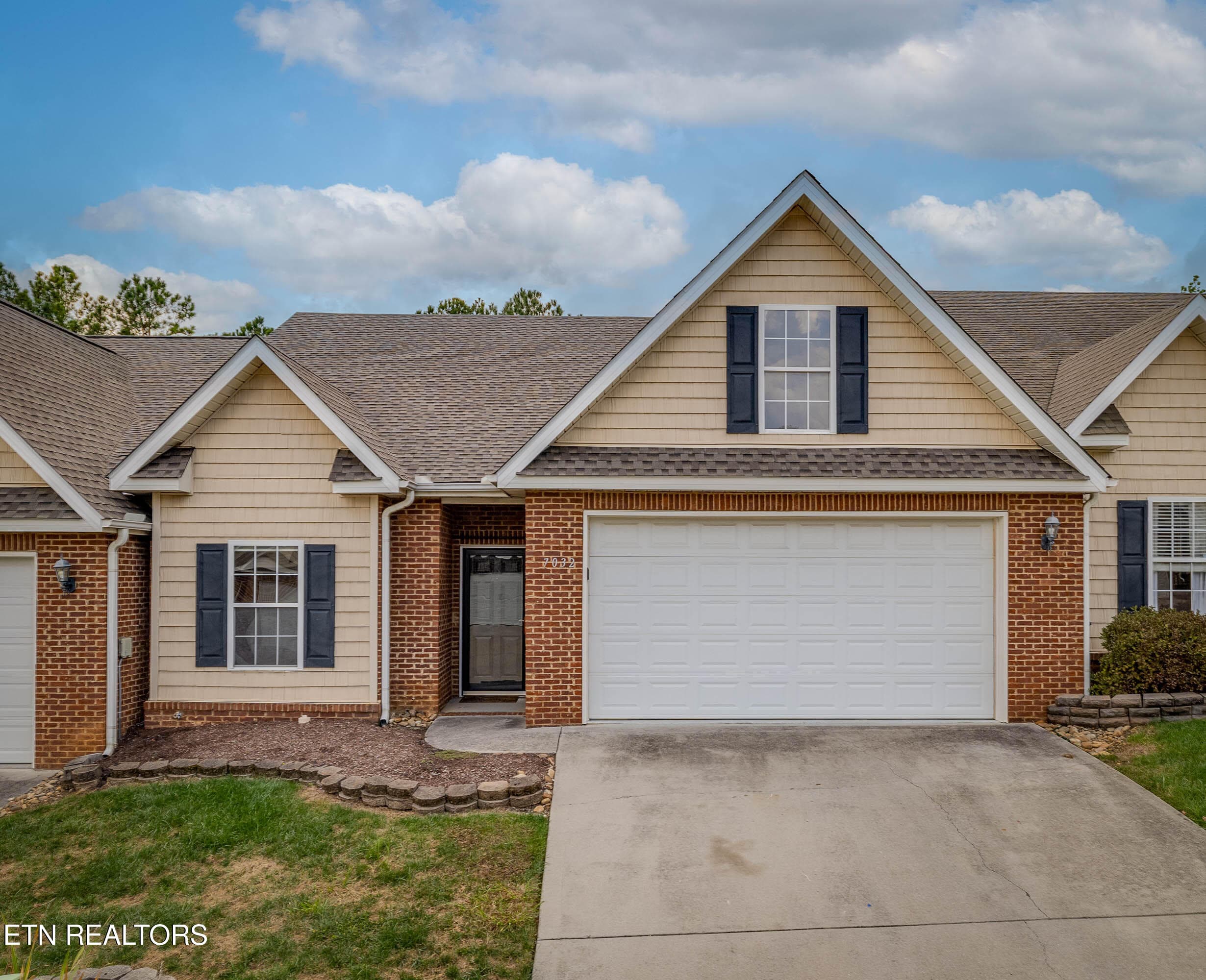 7032 Pemmbrooke Shire Lane, Knoxville, TN 37909