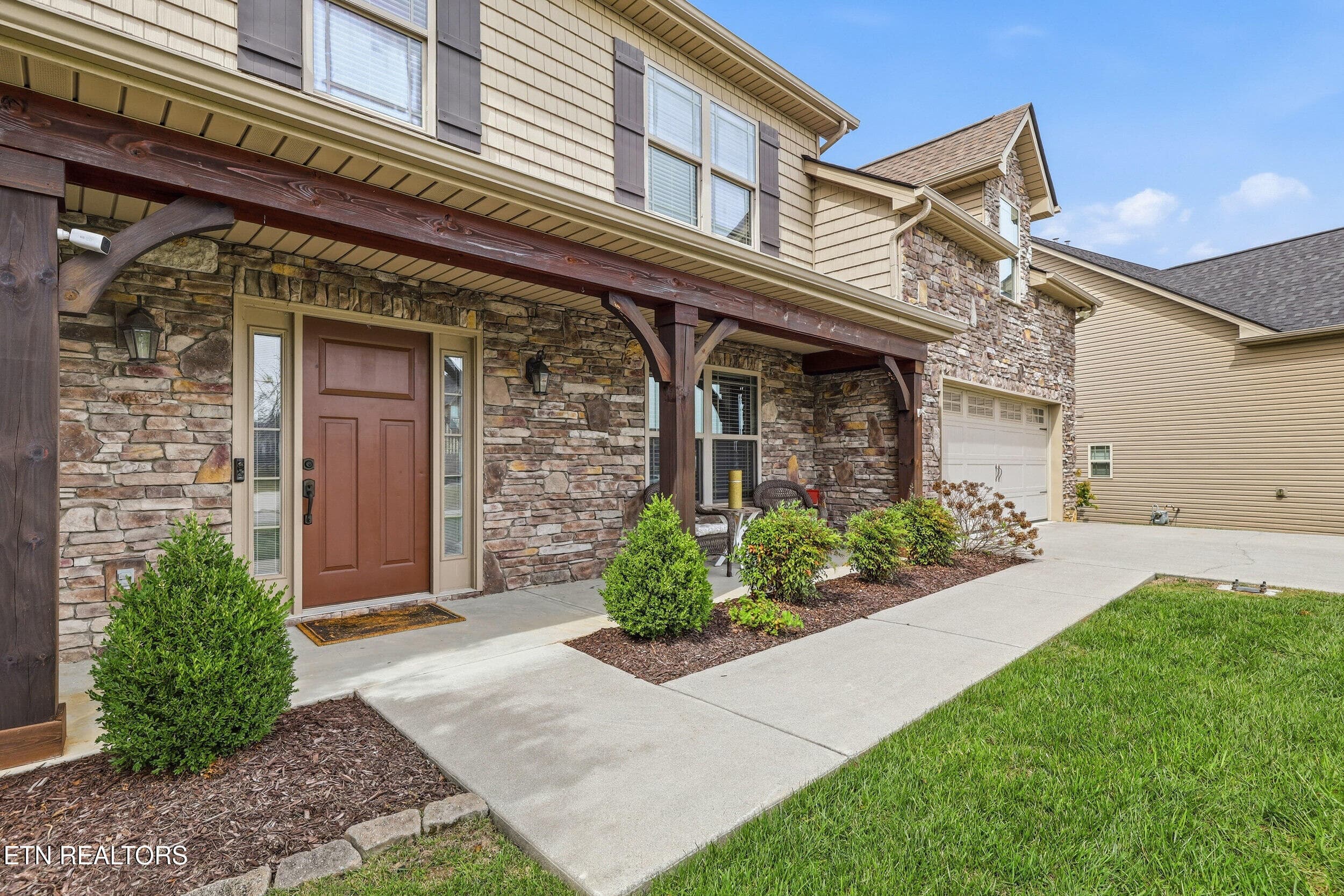 Craftsman style front porch - 8941 Affinity Way, Knoxville, TN 37922