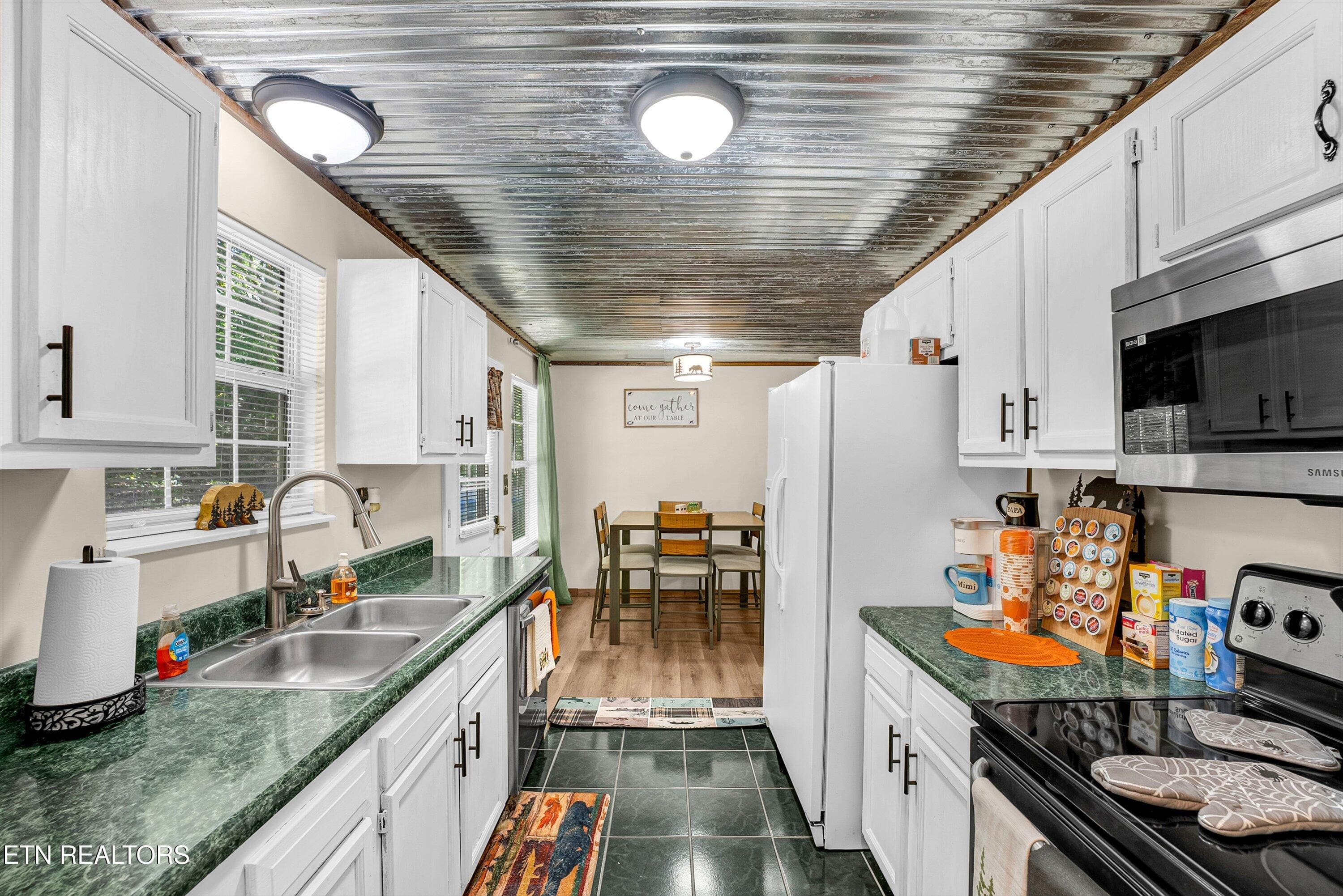 36-Kitchen A5 - 1408 Alpine Drive, Sevierville, TN 37876