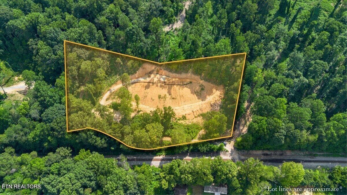 Image 1 - 353 Walden Ridge Lane, Caryville, TN 37714