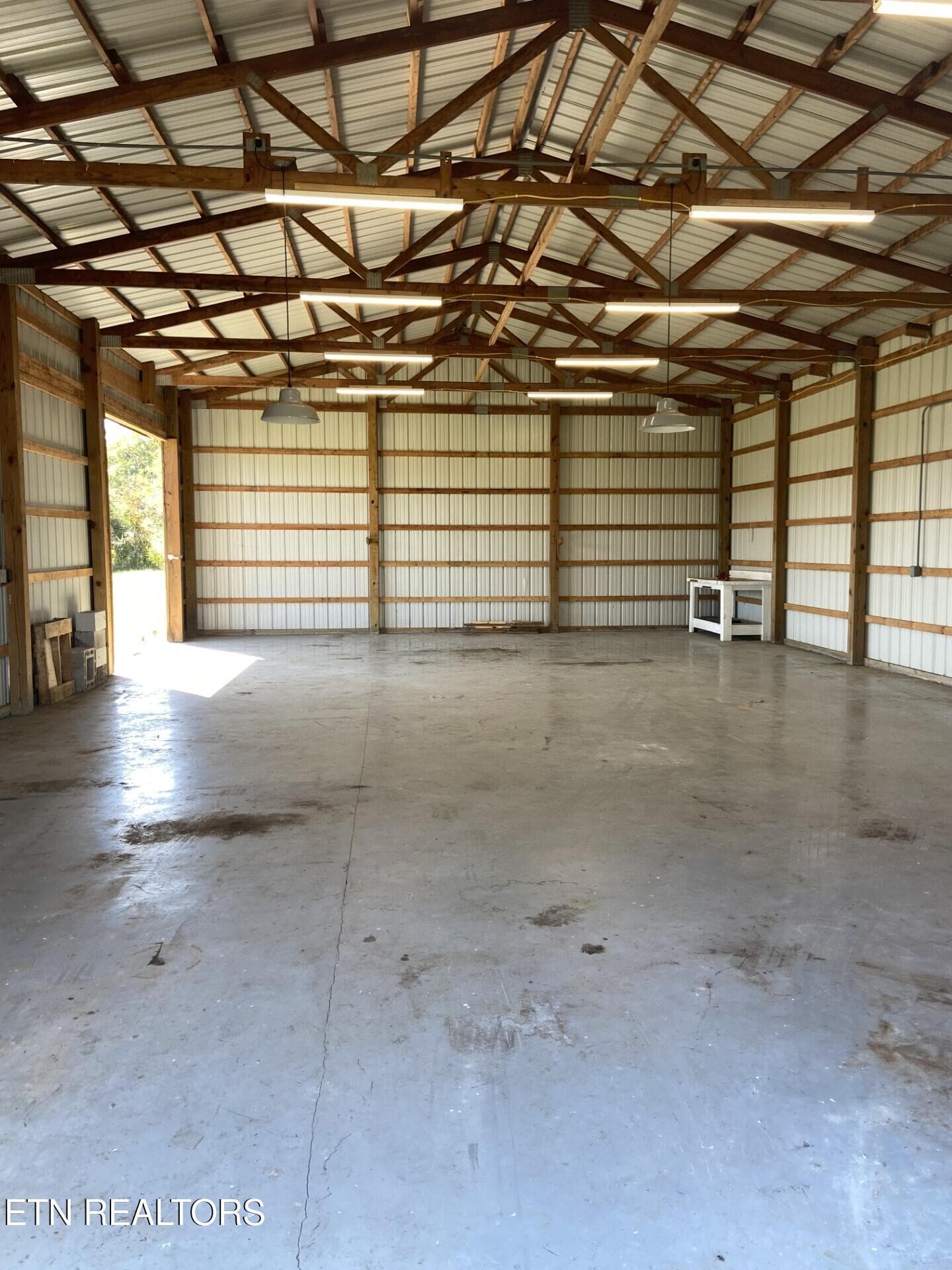 Outbuilding - 226 Ike Burgess Rd, Crossville, TN 38572