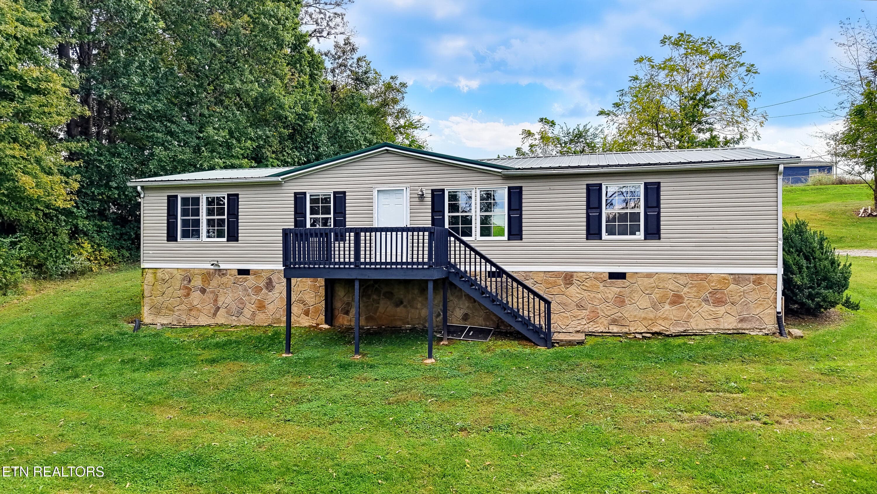 330 Doc Norton Rd, Walland, TN 37886