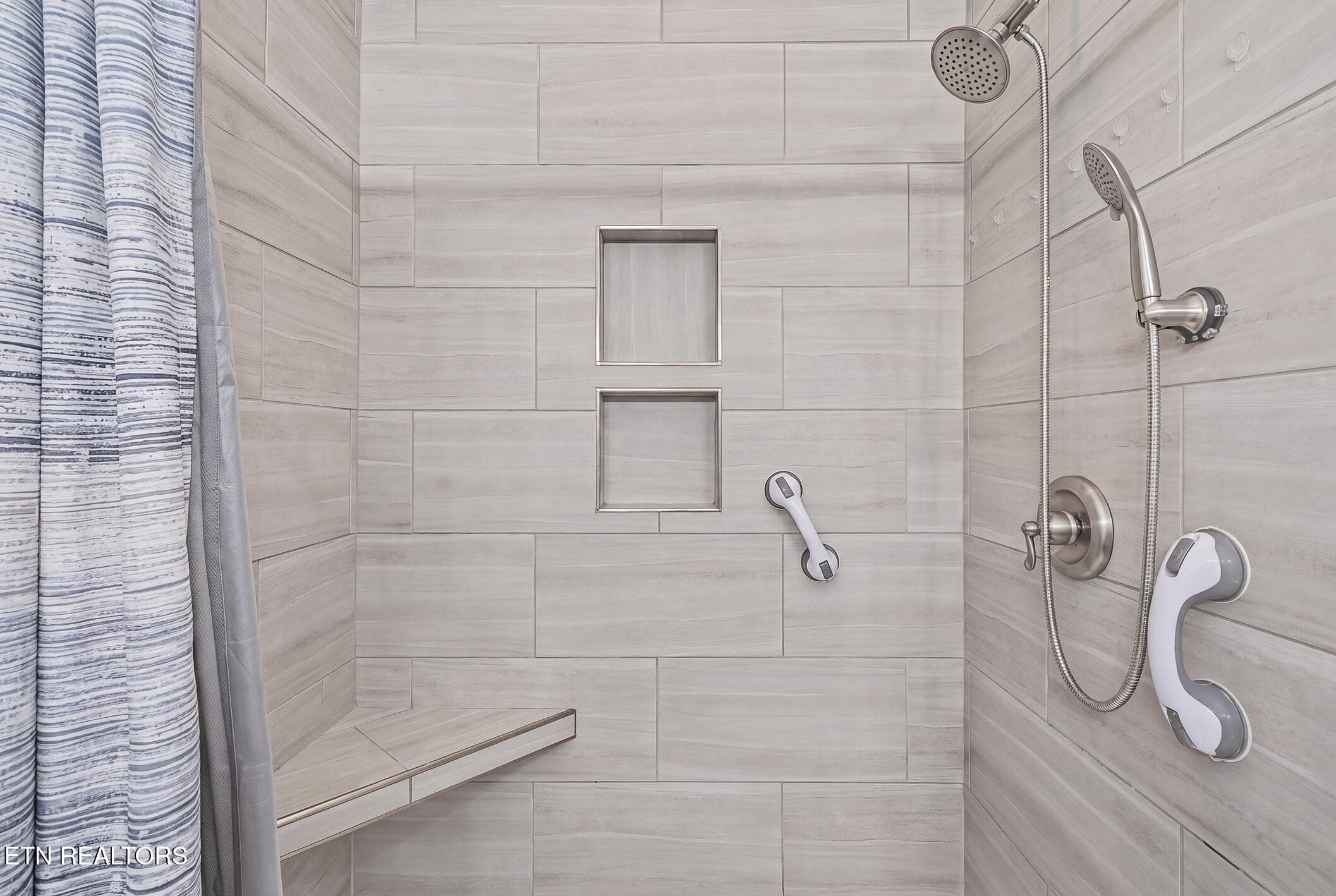 Master Shower - 173 Piper Glen, Gray, TN 37615