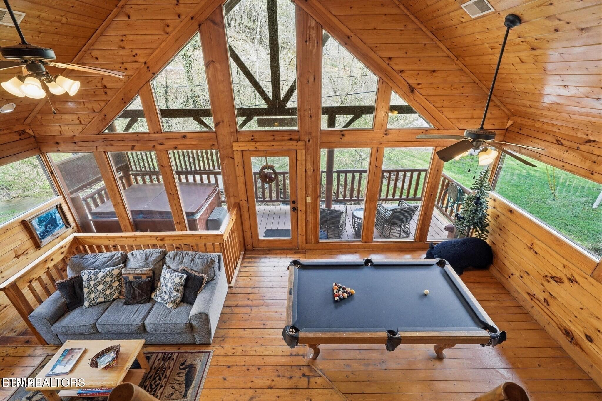 Caney Loft down - 331 Caney Creek Rd, Pigeon Forge, TN 37863