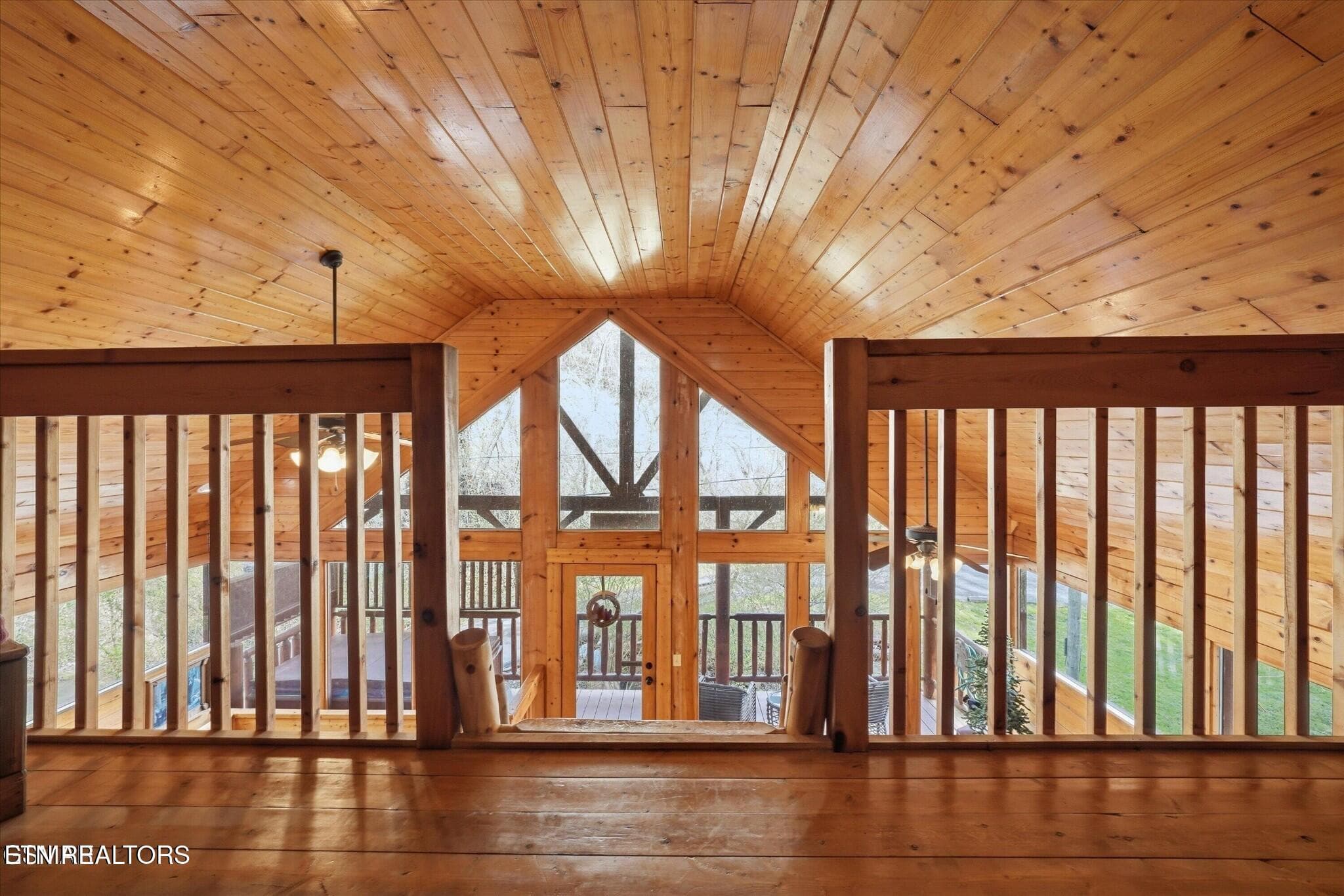 Caney Loft out - 331 Caney Creek Rd, Pigeon Forge, TN 37863