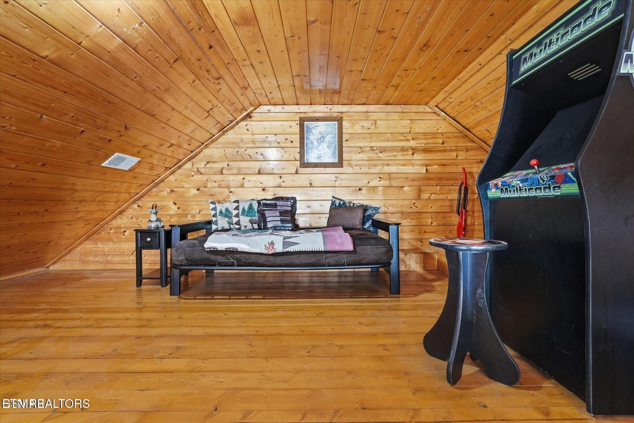 Caney Loft game and futon - 331 Caney Creek Rd, Pigeon Forge, TN 37863