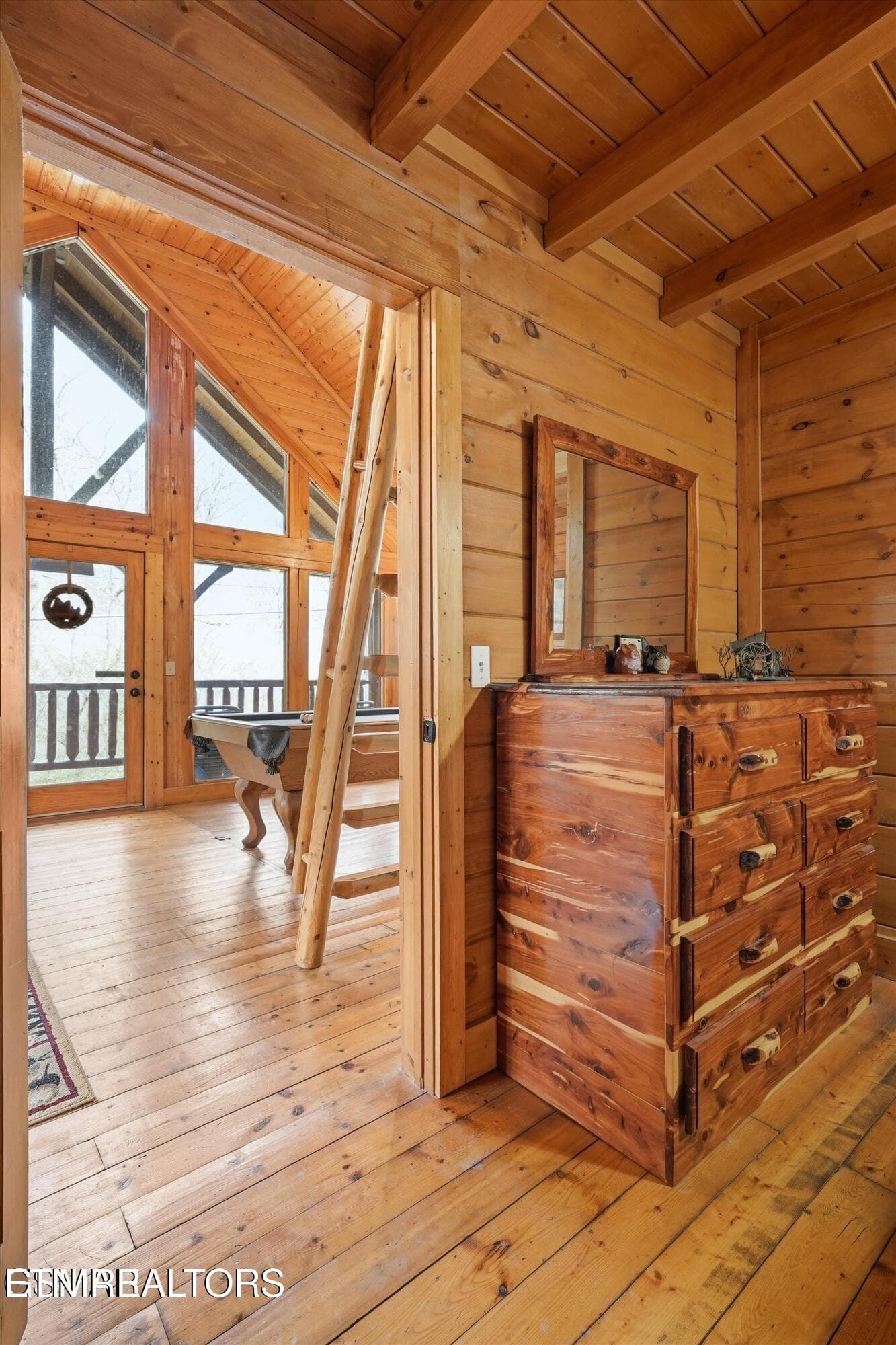 Caney bed dresser - 331 Caney Creek Rd, Pigeon Forge, TN 37863