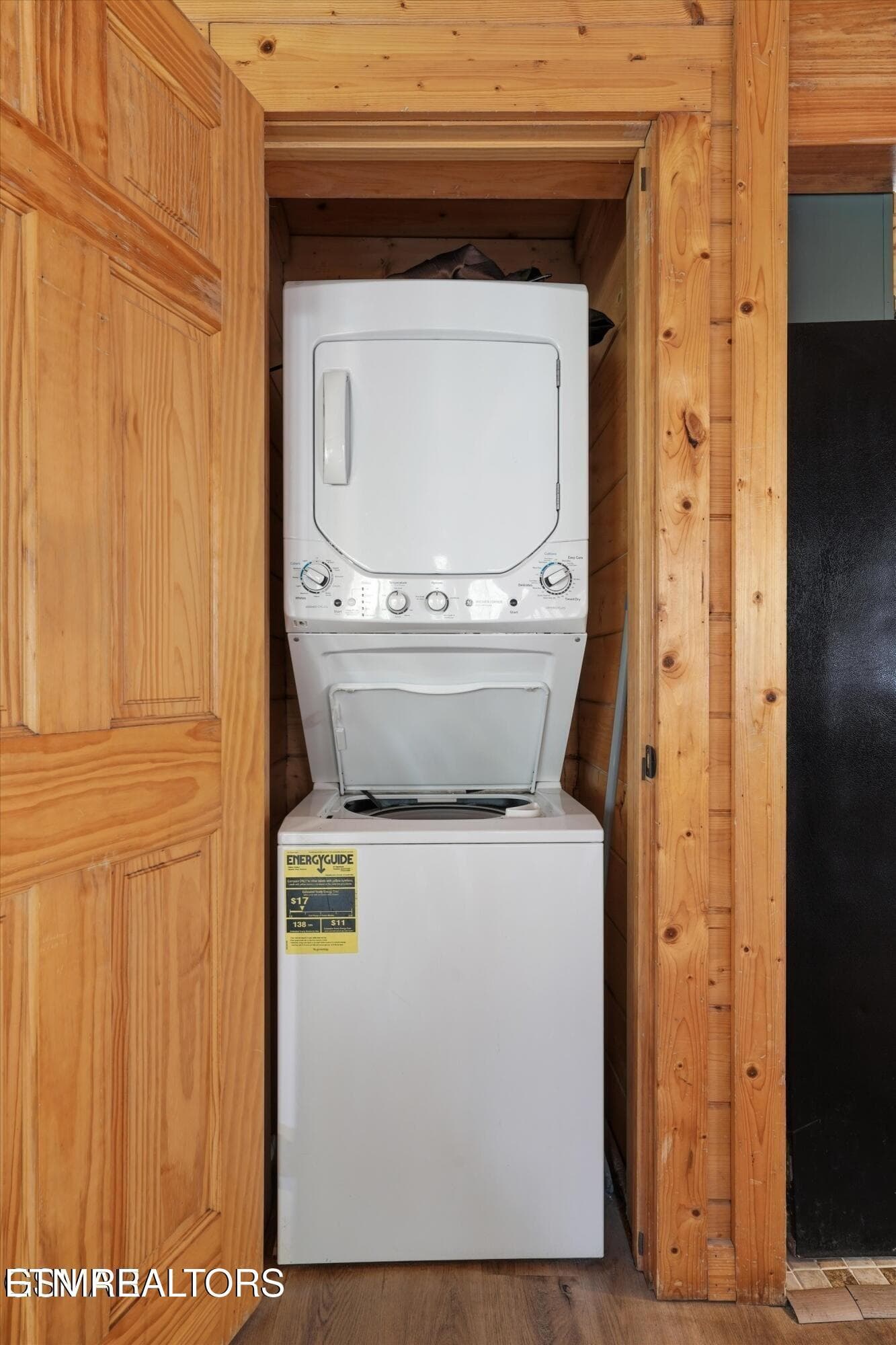 Caney Laundry - 331 Caney Creek Rd, Pigeon Forge, TN 37863
