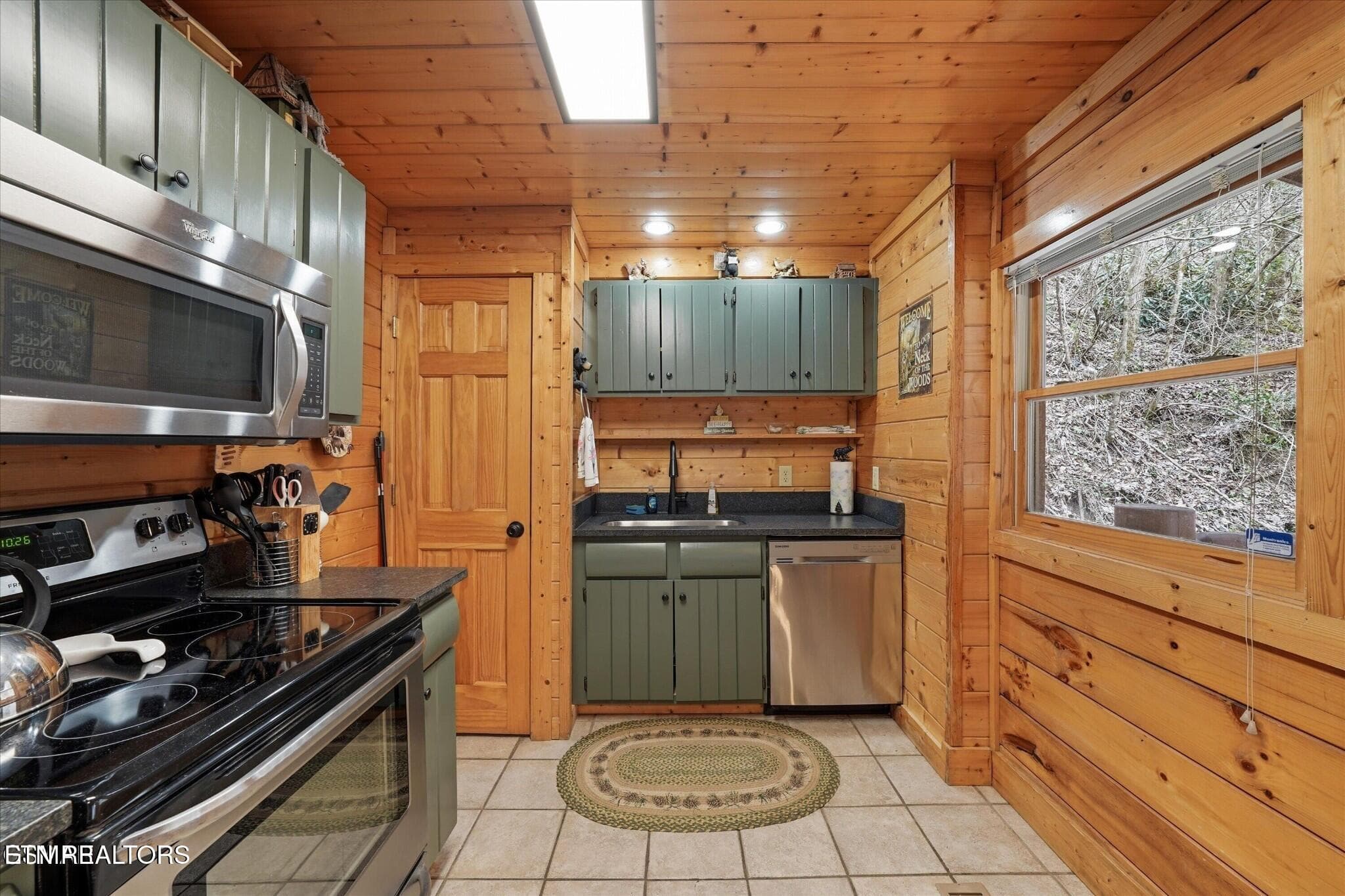 Caney Kitchen #4 - 331 Caney Creek Rd, Pigeon Forge, TN 37863