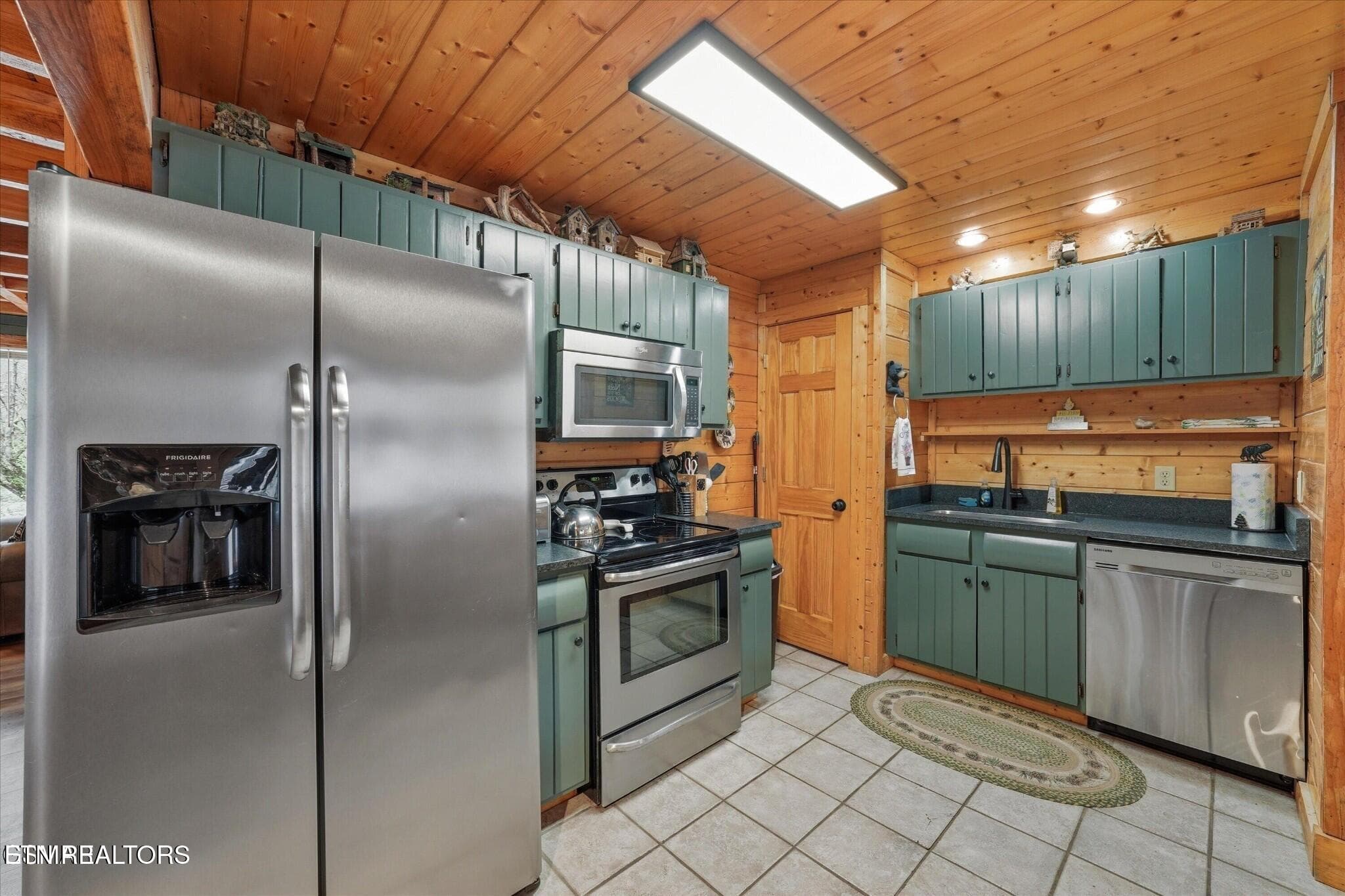 Caney Kitchen # 2 - 331 Caney Creek Rd, Pigeon Forge, TN 37863