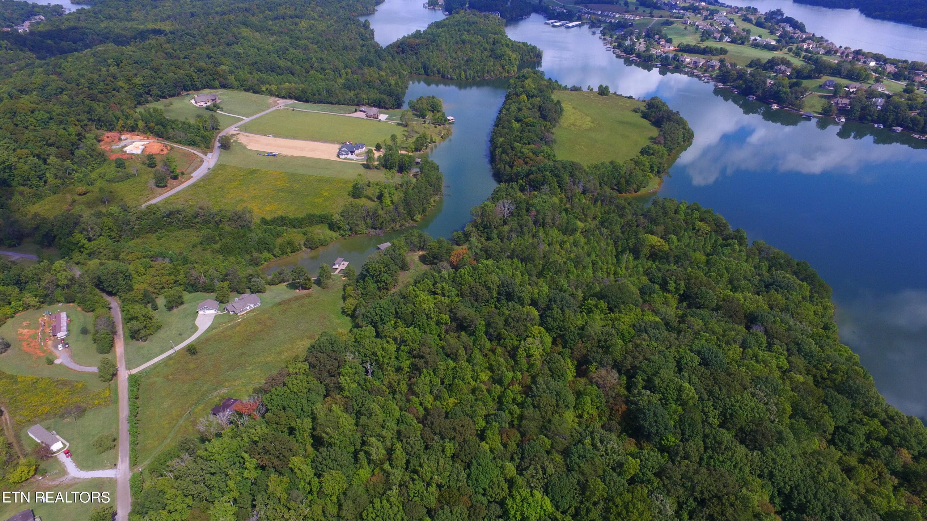 clost to main water - 2050 E Bat Creek Rd, Vonore, TN 37885