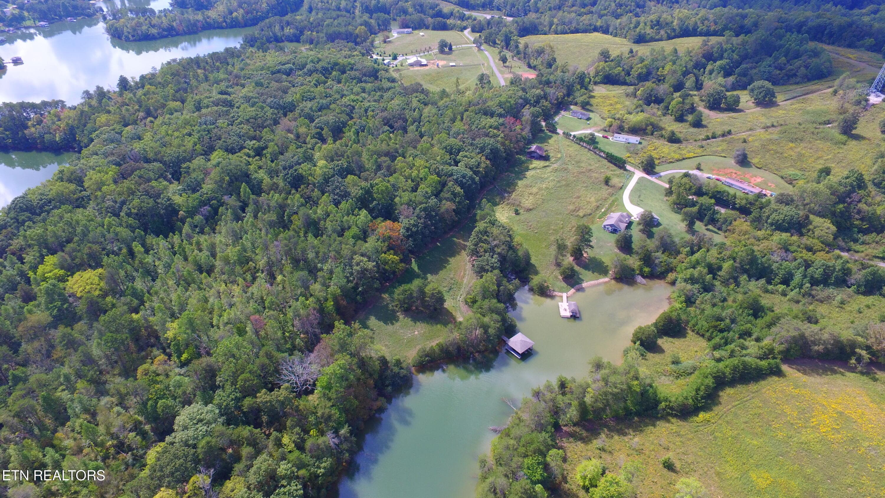 doc k in cove - 2050 E Bat Creek Rd, Vonore, TN 37885