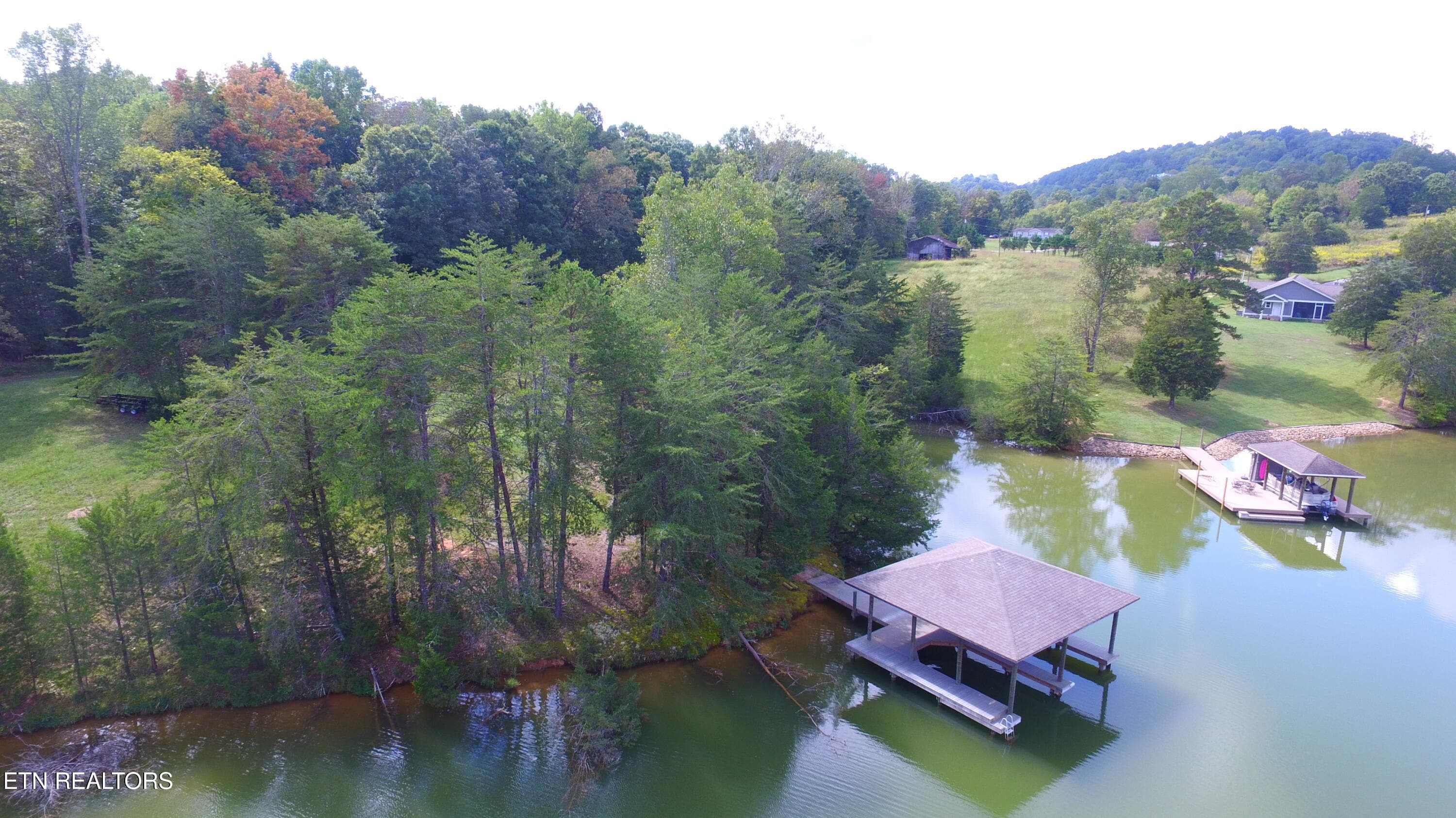 dock location - 2050 E Bat Creek Rd, Vonore, TN 37885