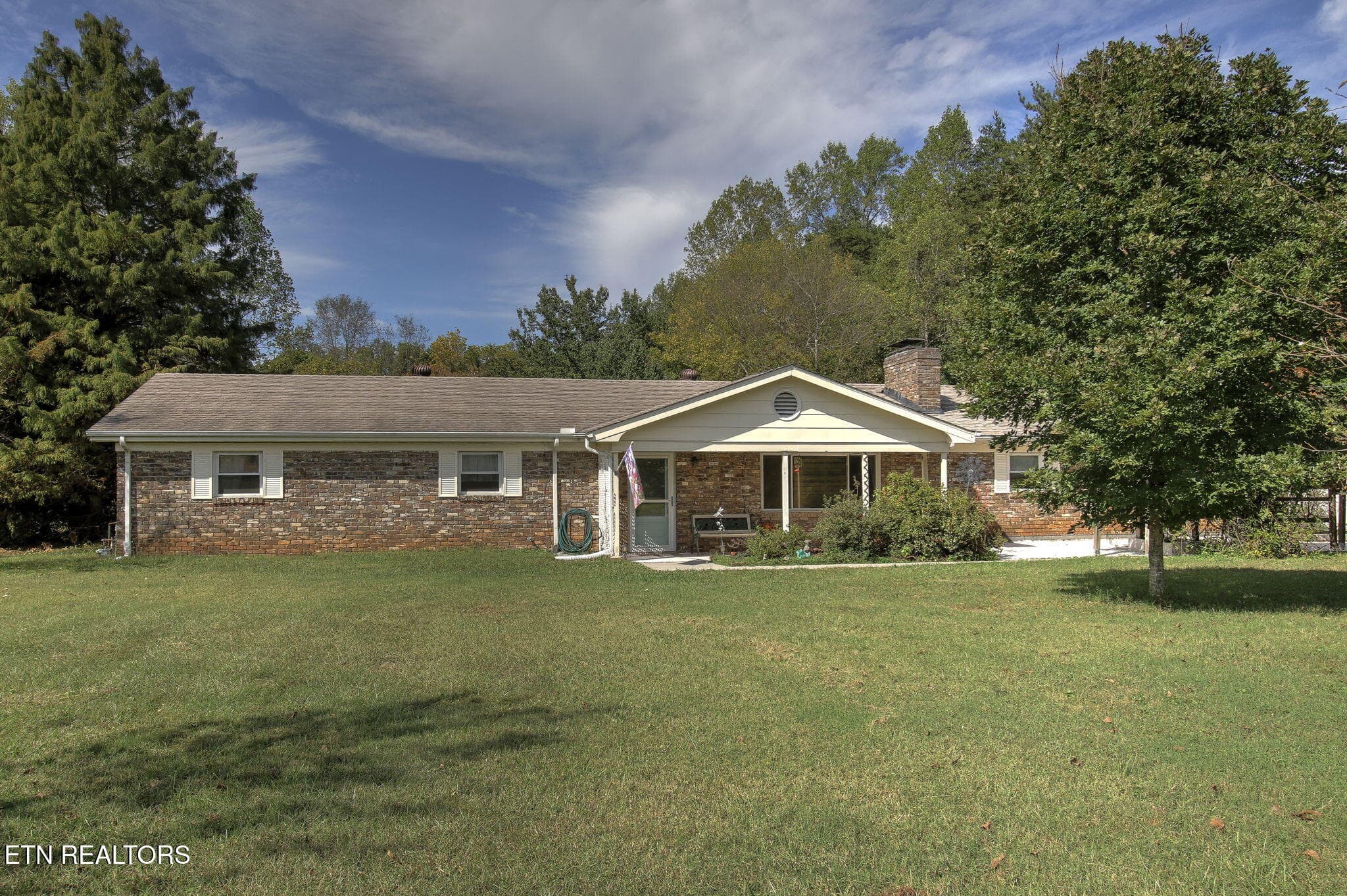1412 Hillvale Rd, Louisville, TN 37777